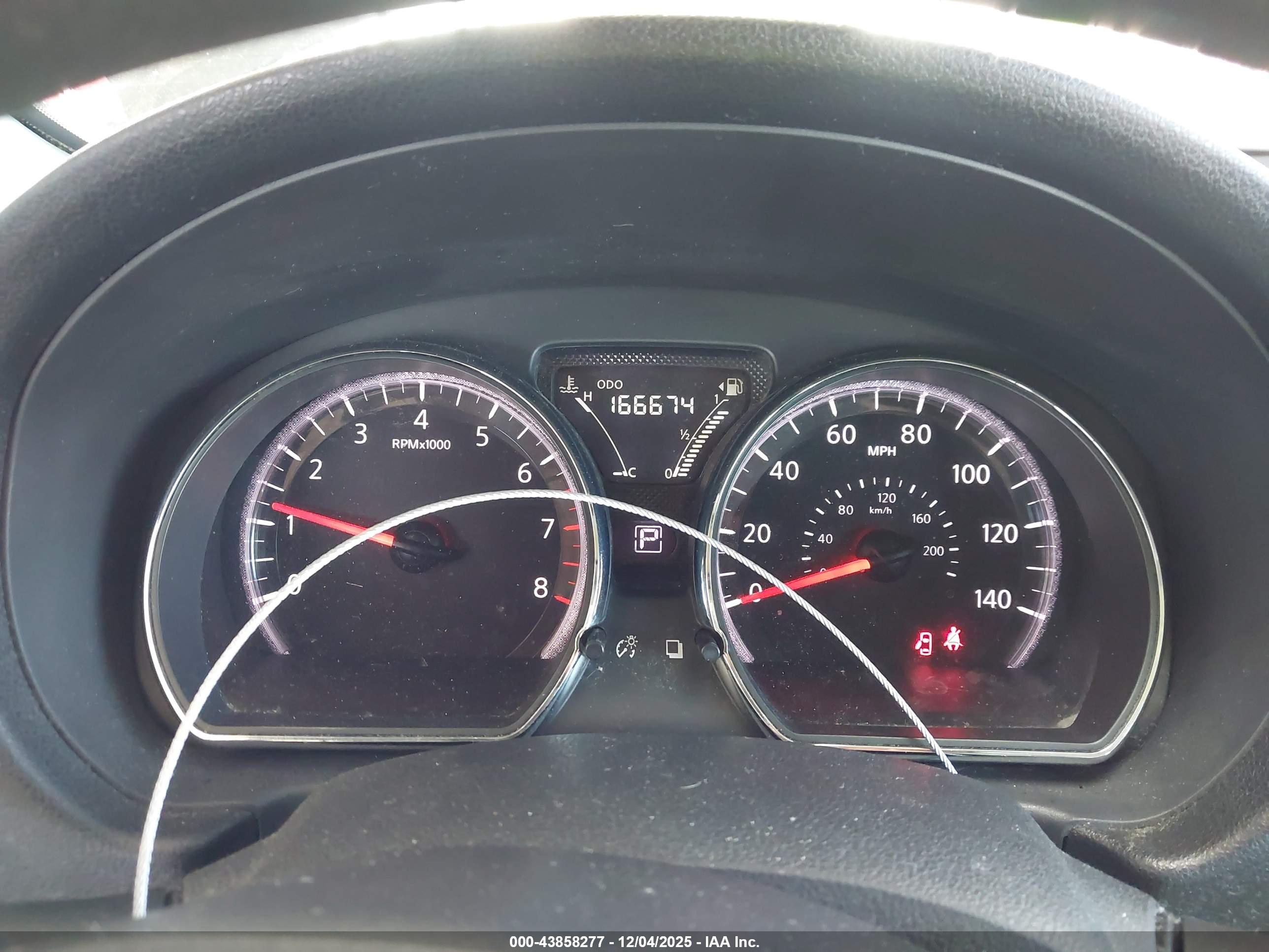 NISSAN VERSA image 7