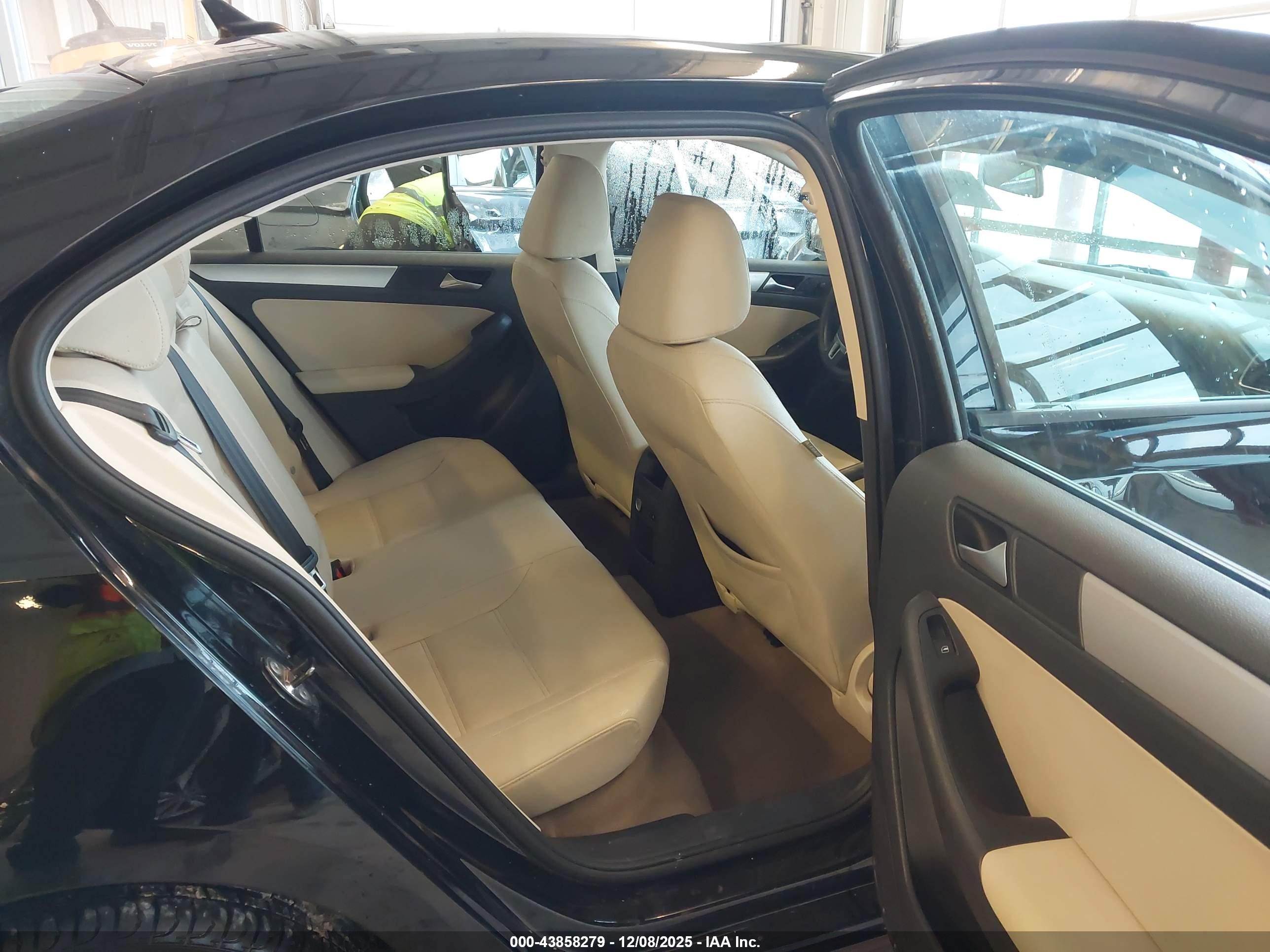 VOLKSWAGEN JETTA image 8