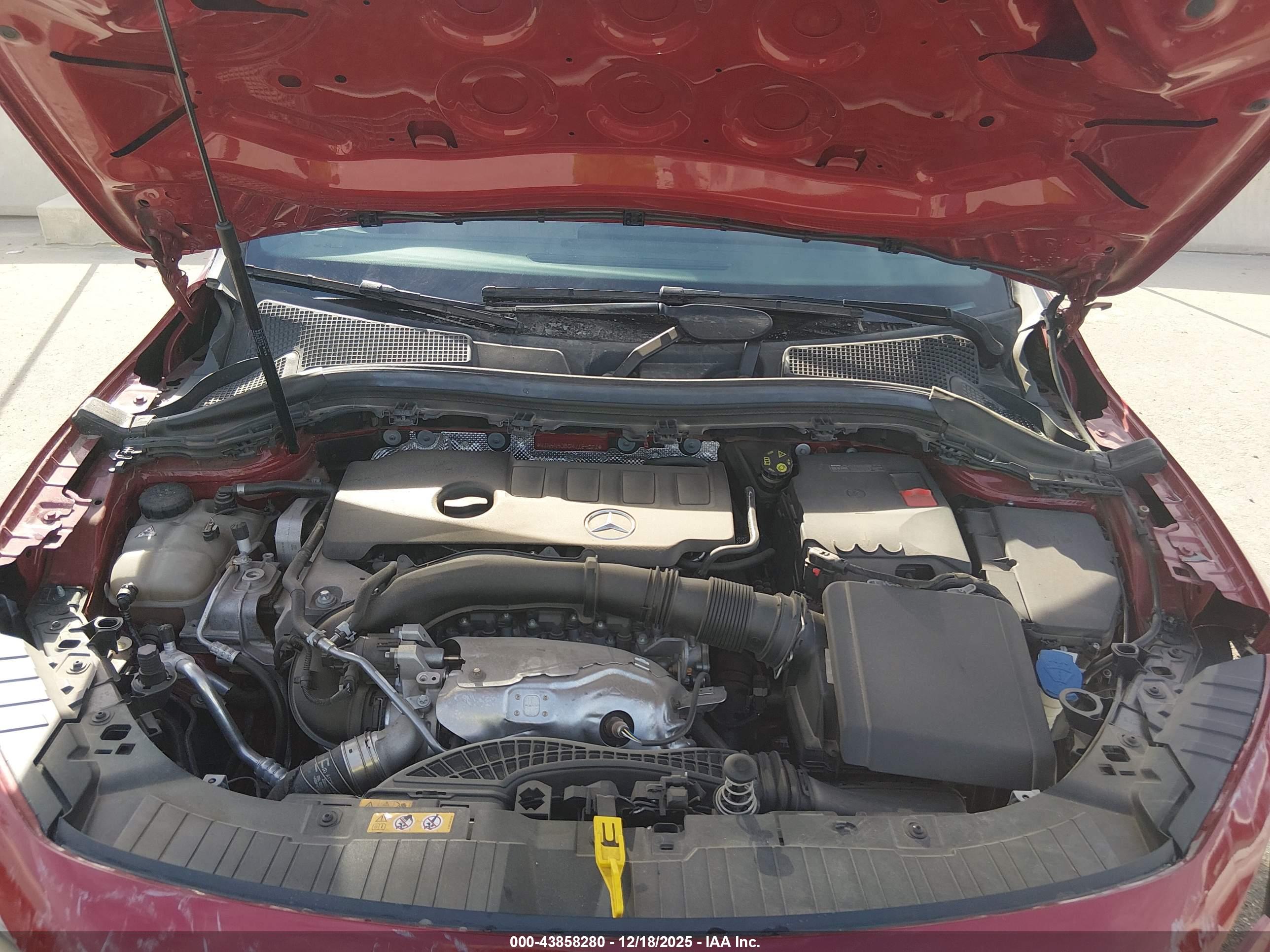 MERCEDES-BENZ GLA image 10