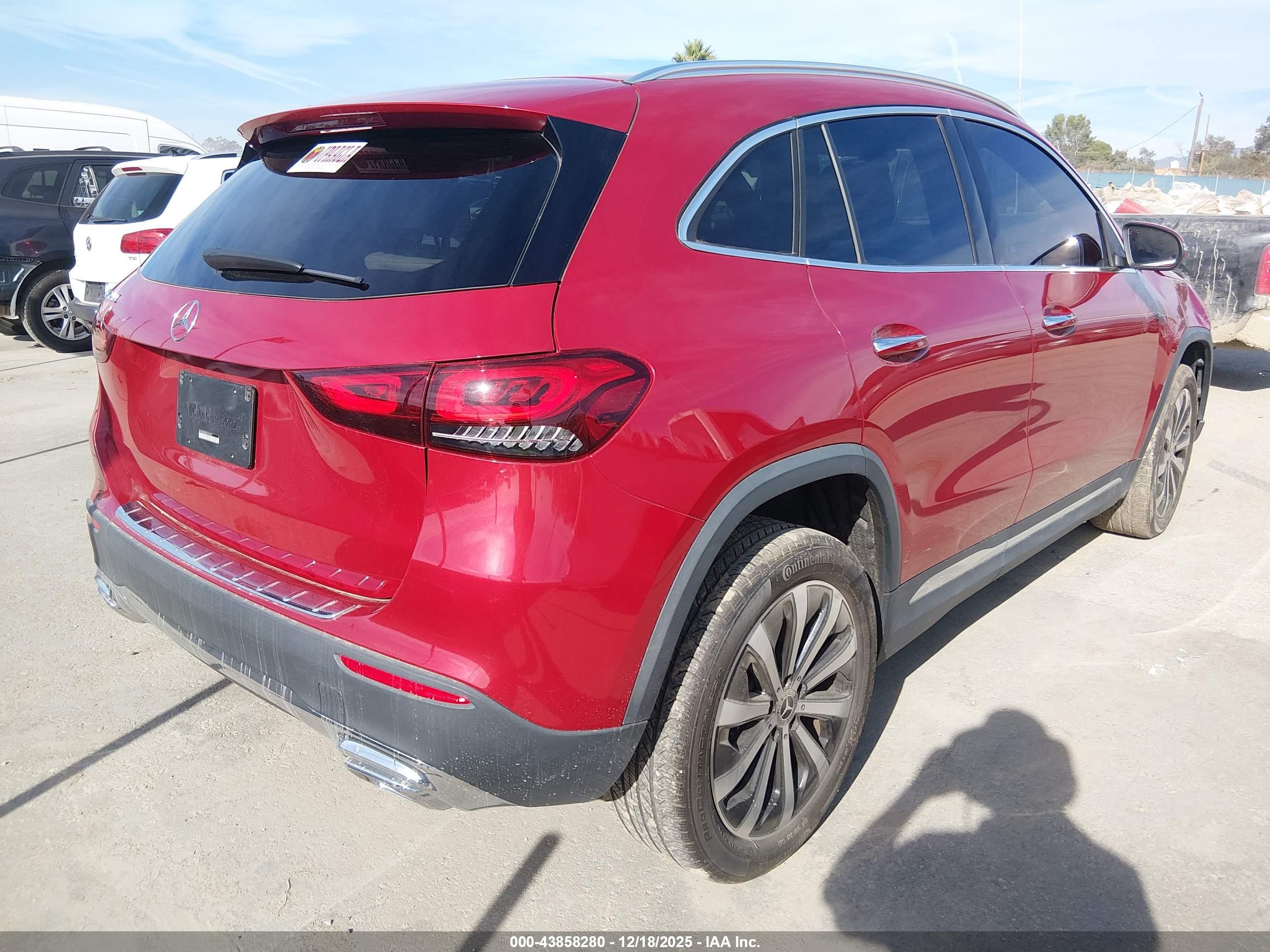 MERCEDES-BENZ GLA image 4