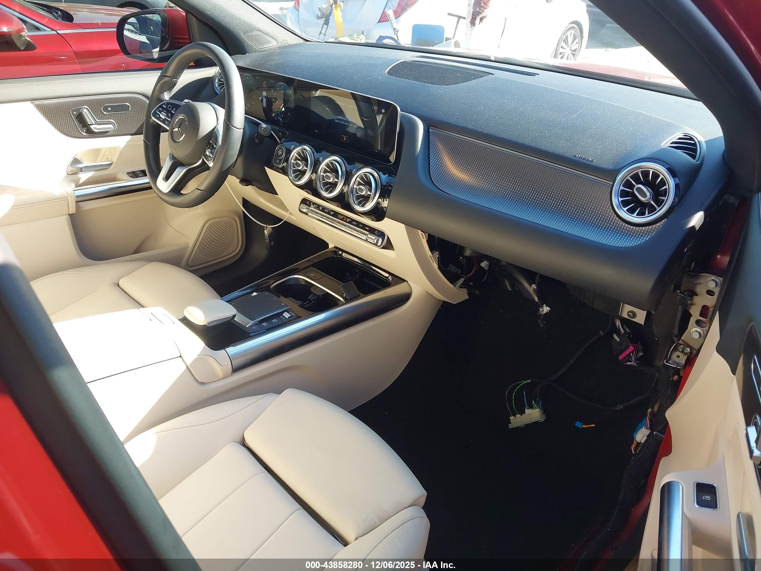 MERCEDES-BENZ GLA image 5