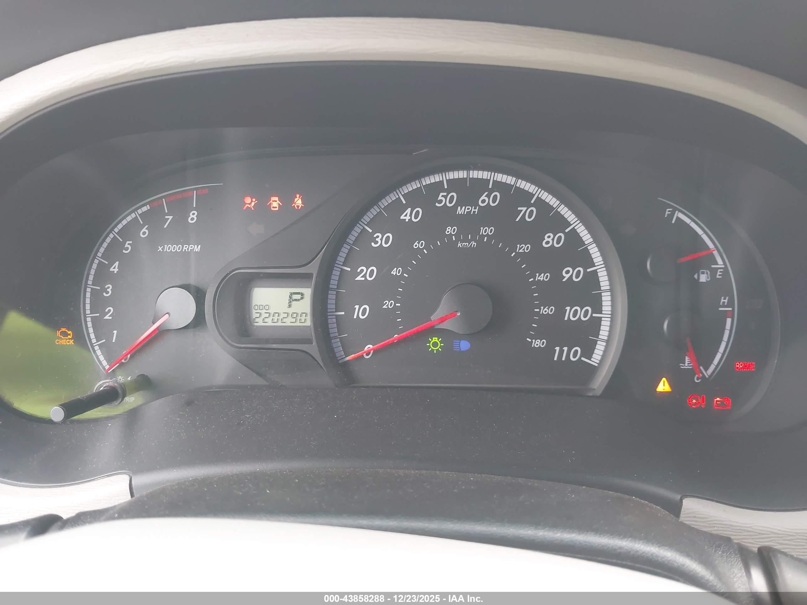 TOYOTA SIENNA image 7