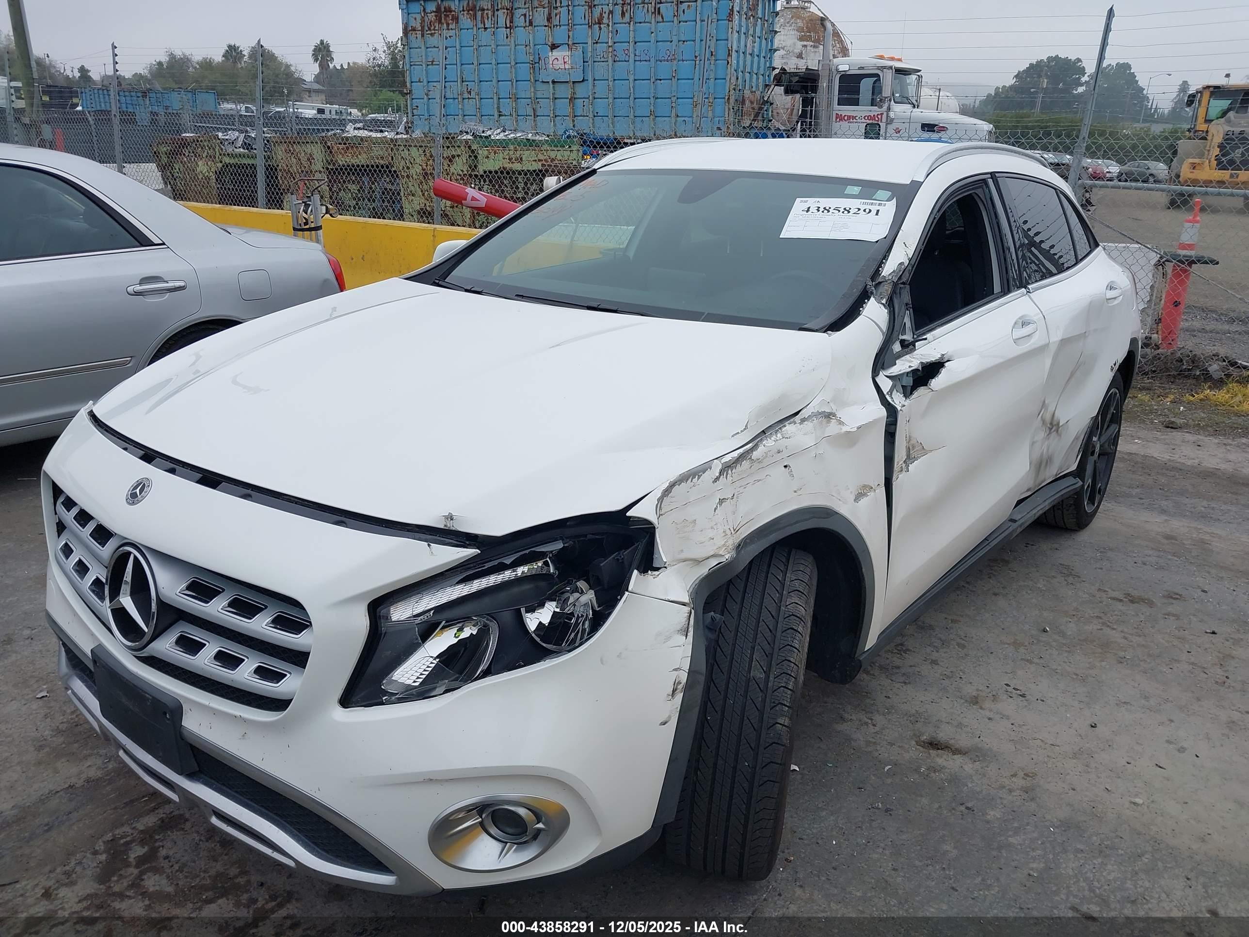 MERCEDES-BENZ GLA image 6