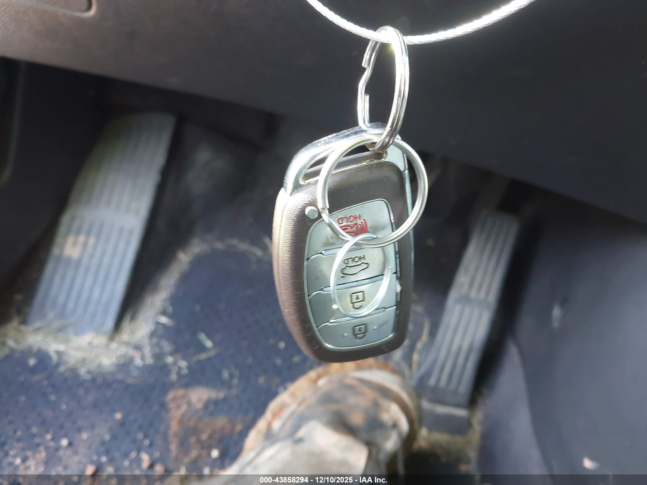 HYUNDAI ELANTRA image 11