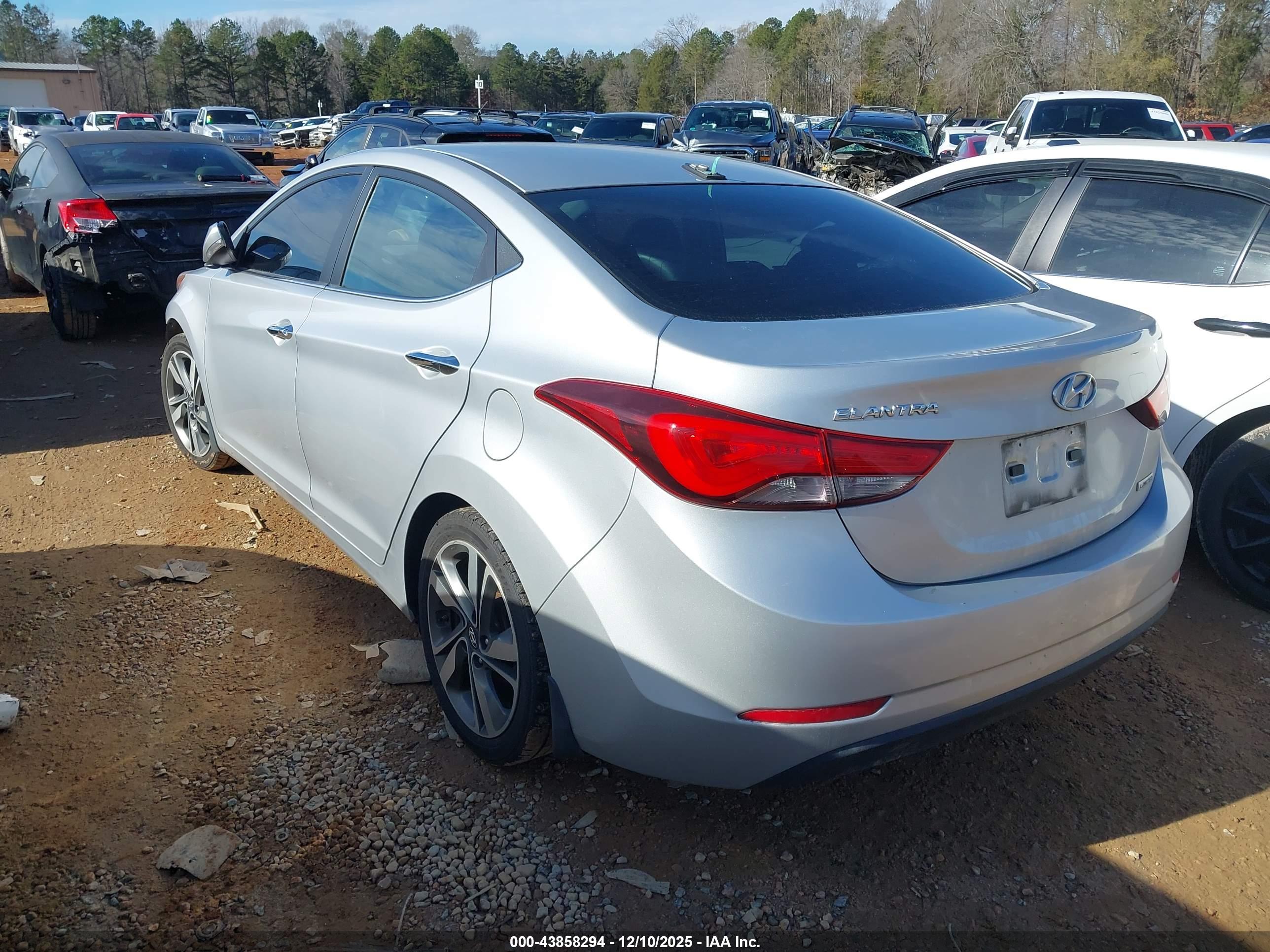 HYUNDAI ELANTRA image 3