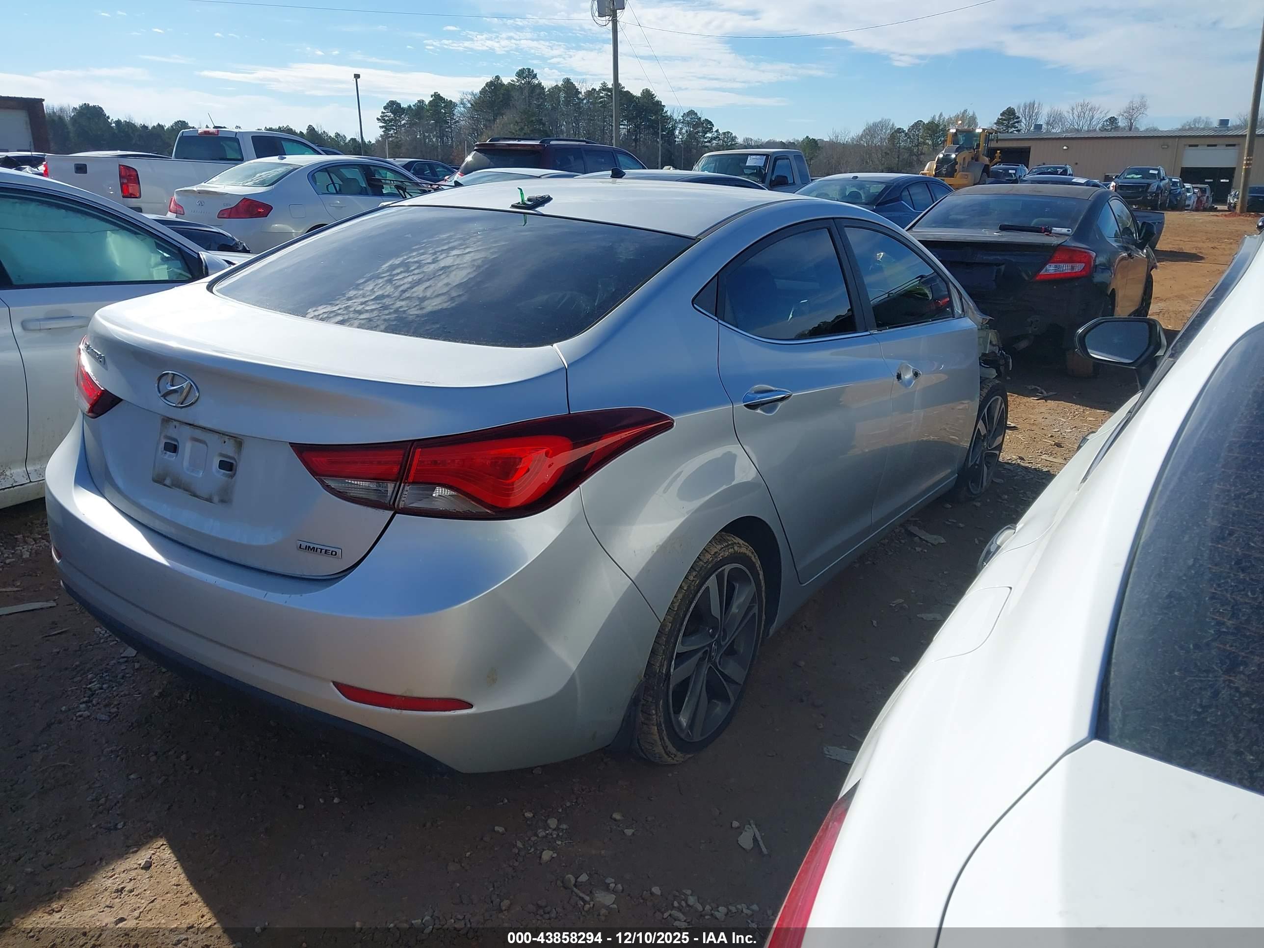 HYUNDAI ELANTRA image 4