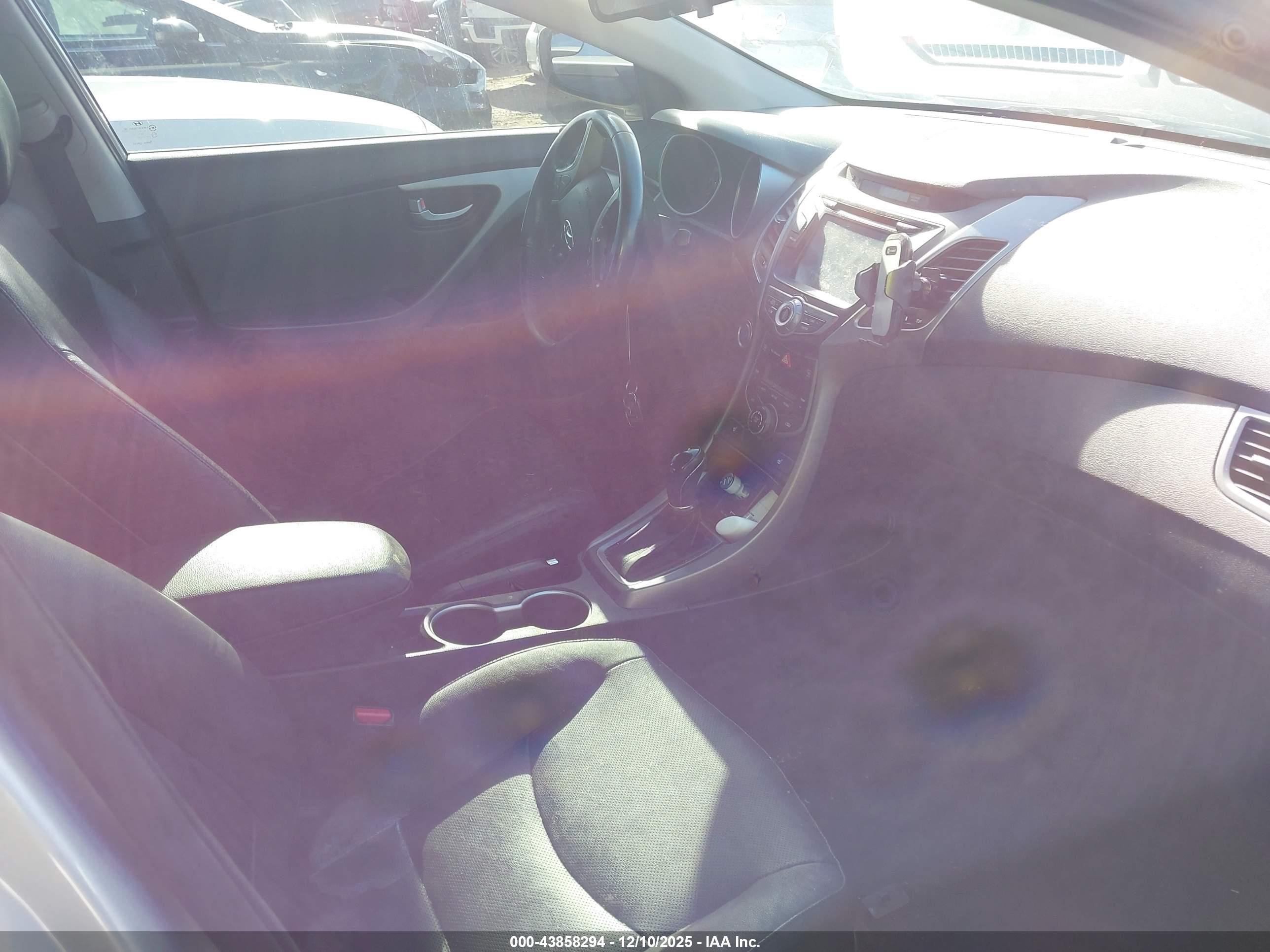 HYUNDAI ELANTRA image 5