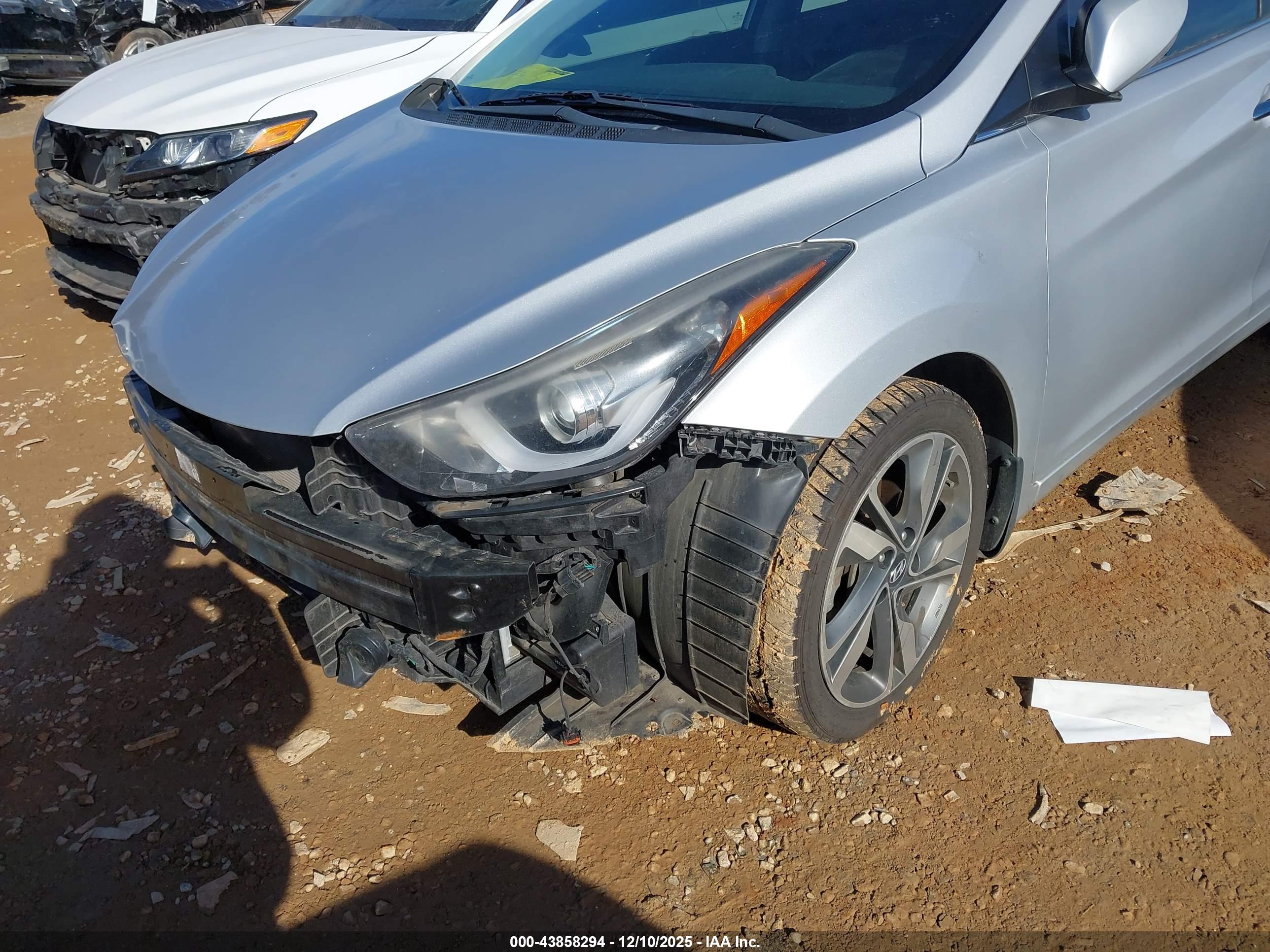 HYUNDAI ELANTRA image 6