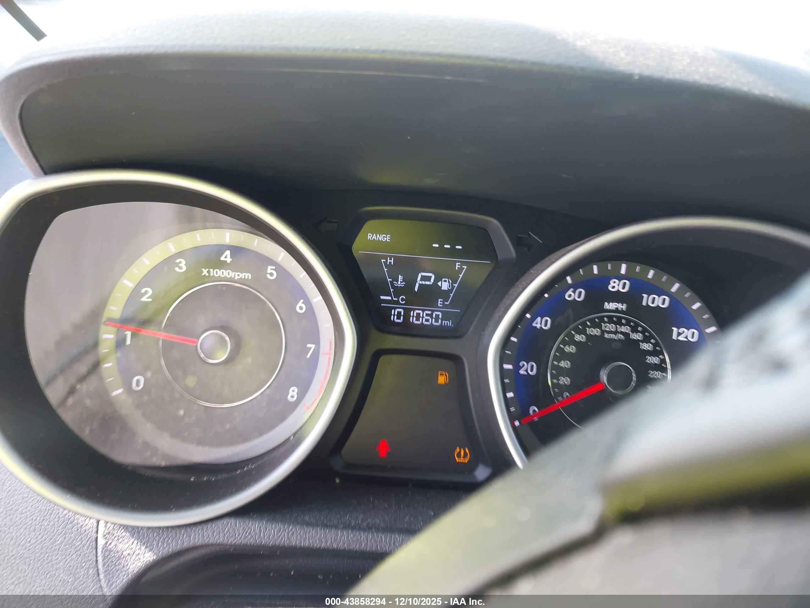 HYUNDAI ELANTRA image 7