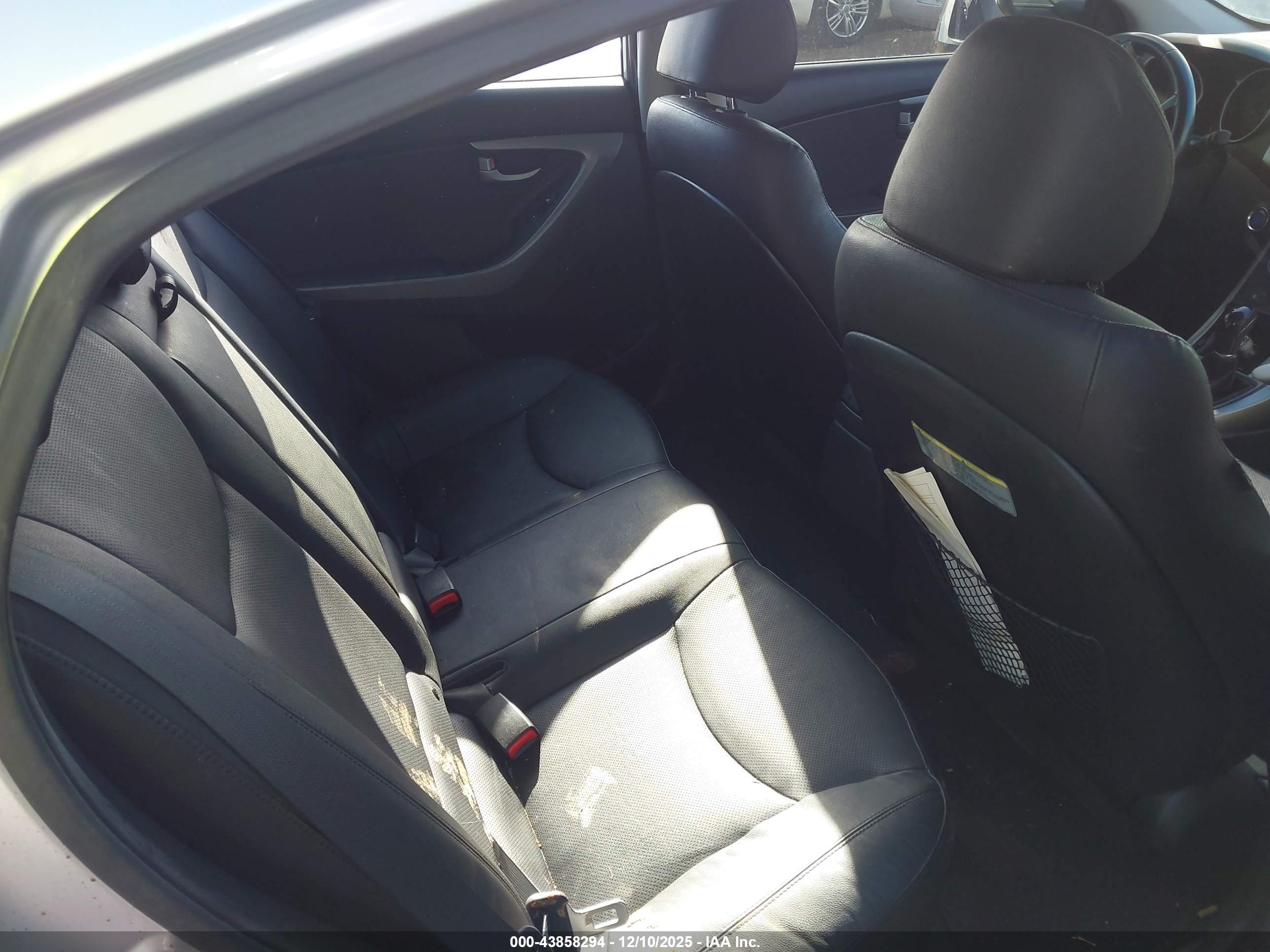 HYUNDAI ELANTRA image 8