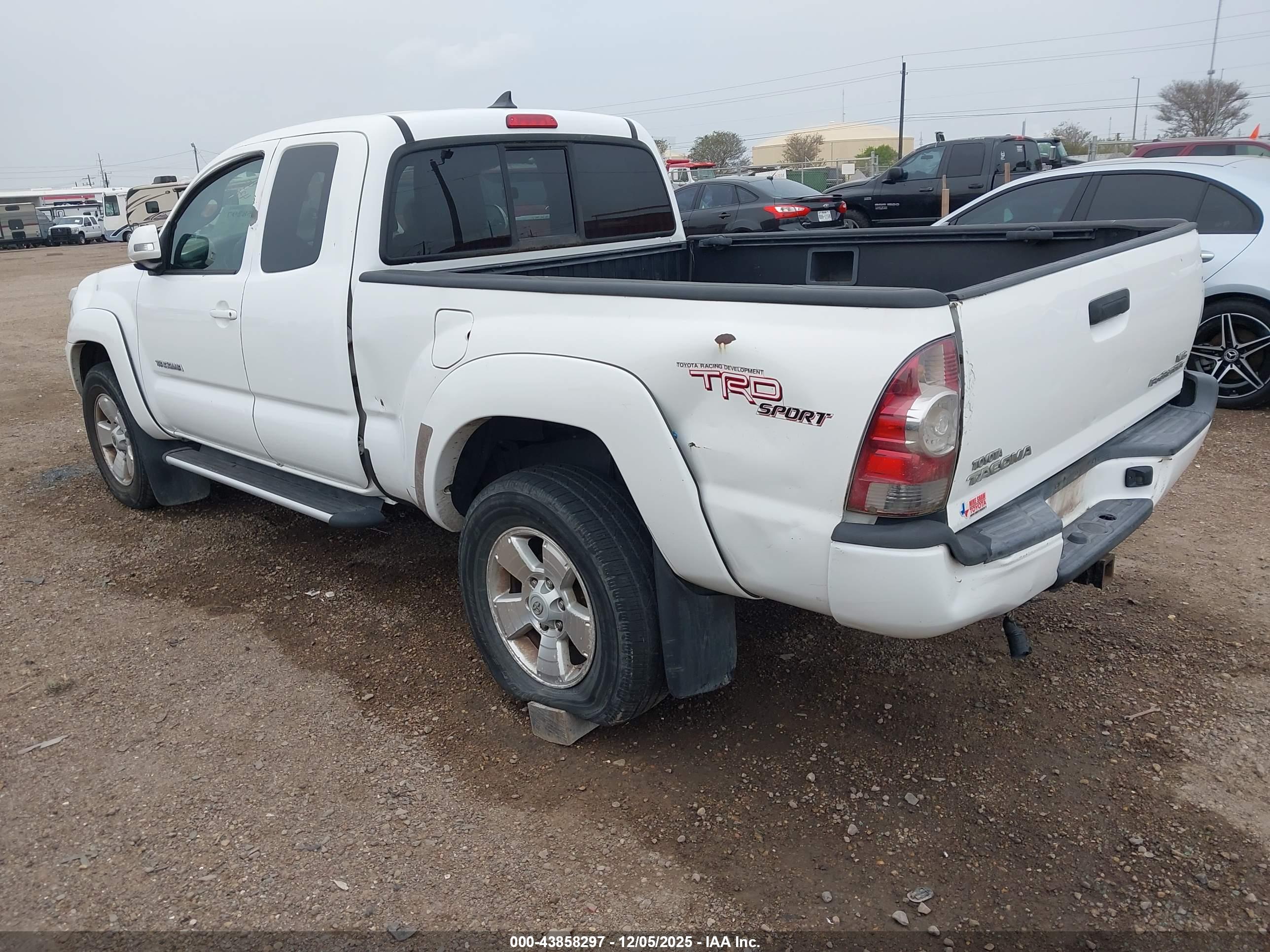TOYOTA TACOMA image 3
