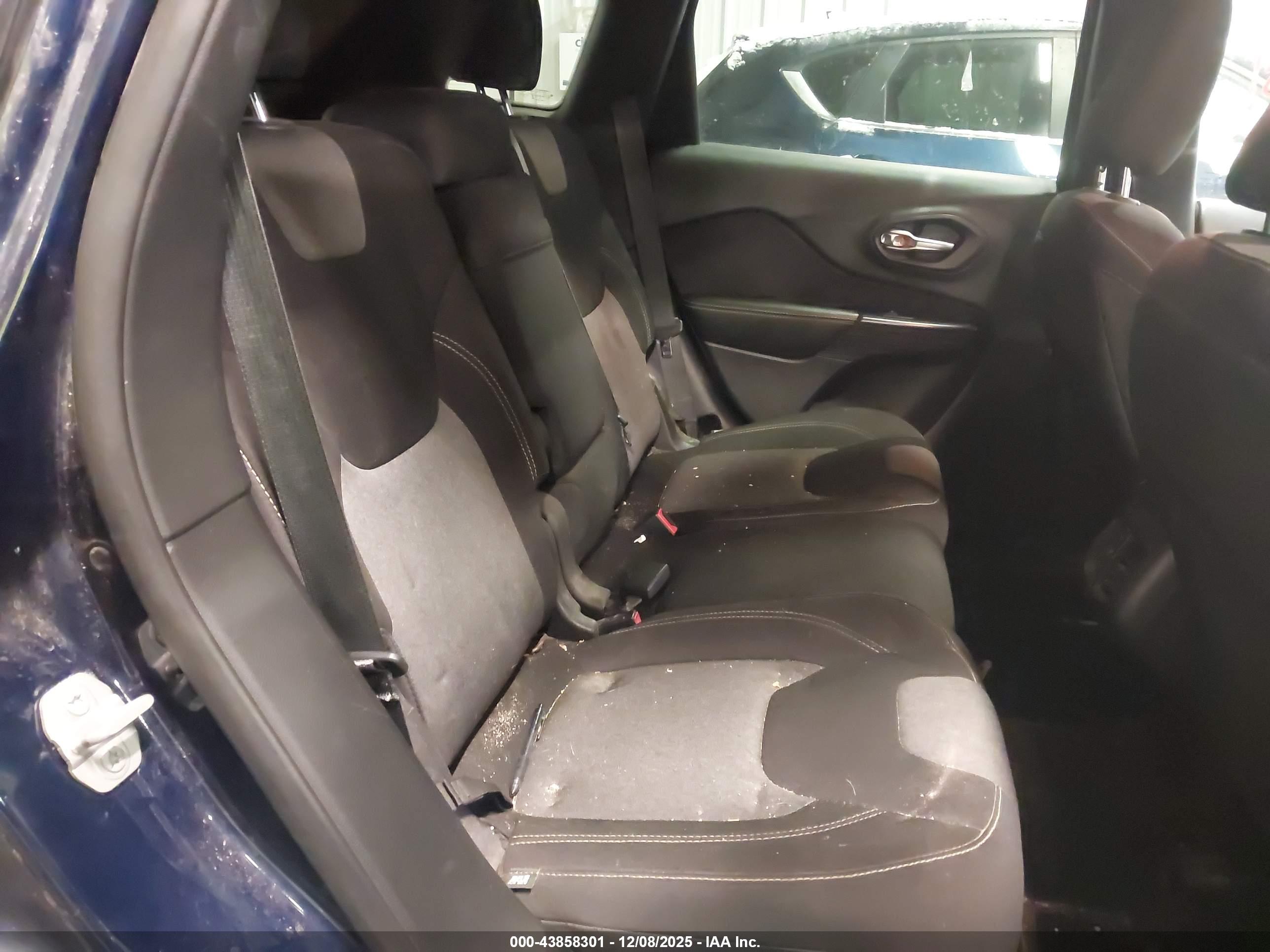 JEEP CHEROKEE image 8