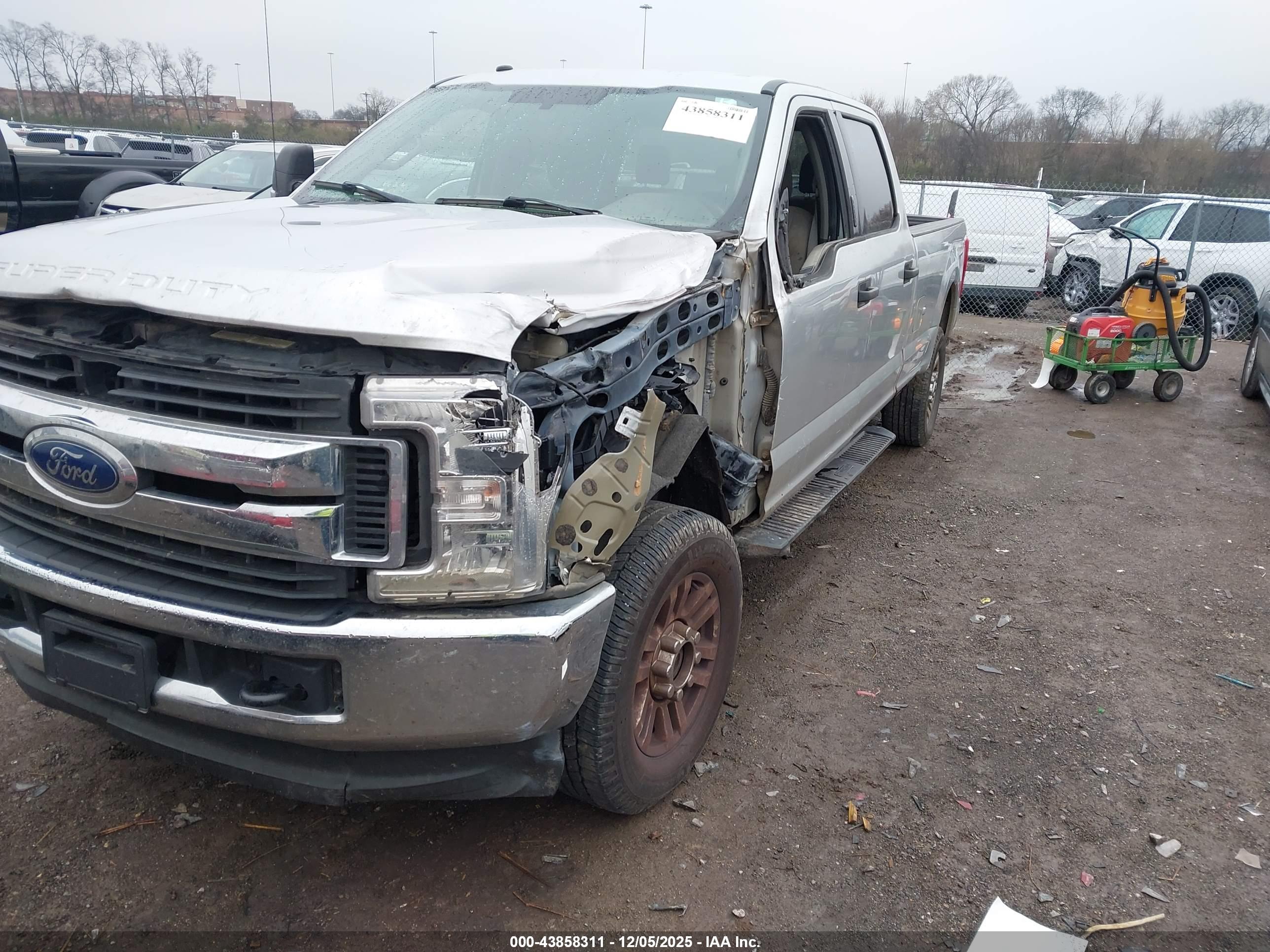 FORD F-250 image 2