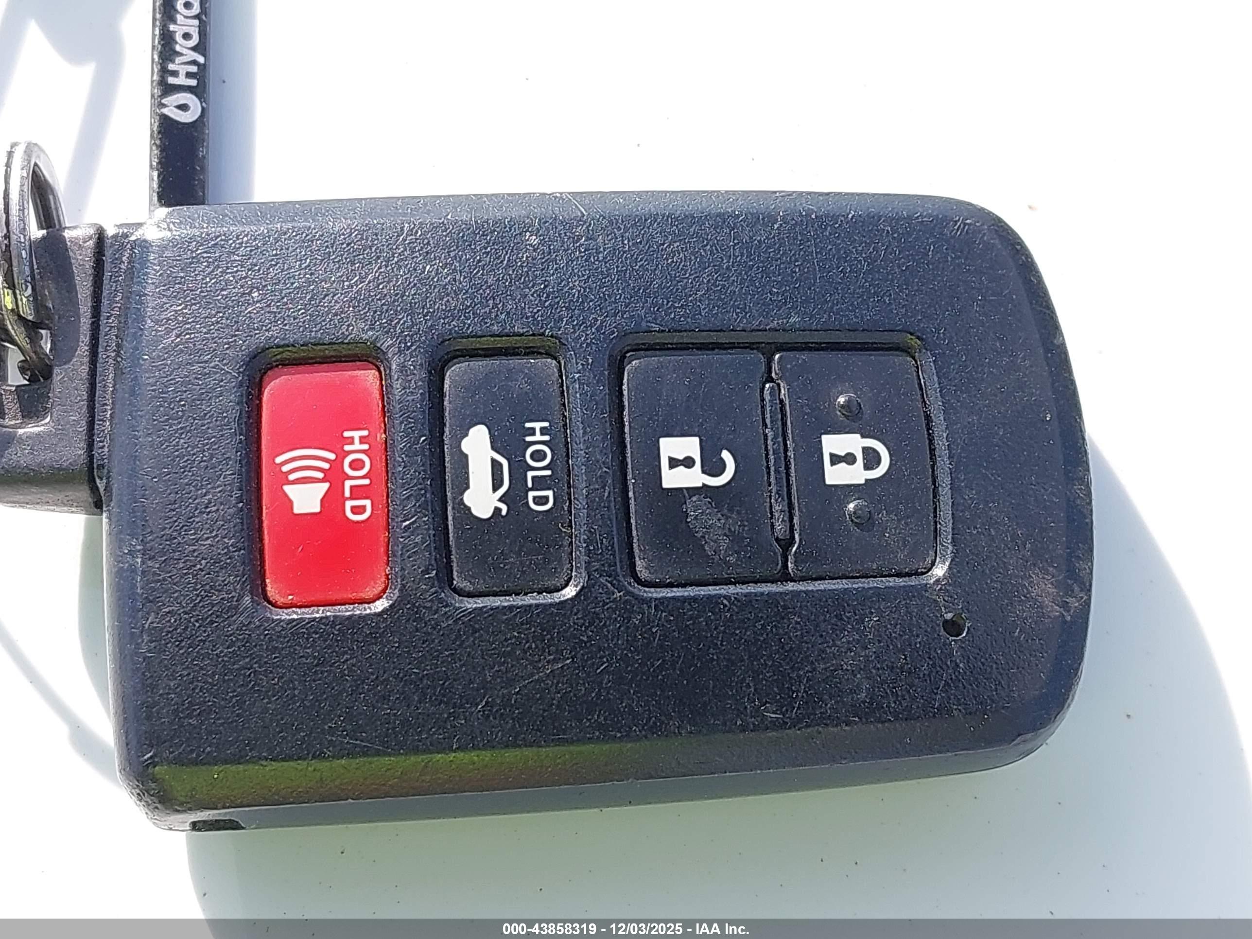 TOYOTA PRIUS image 11