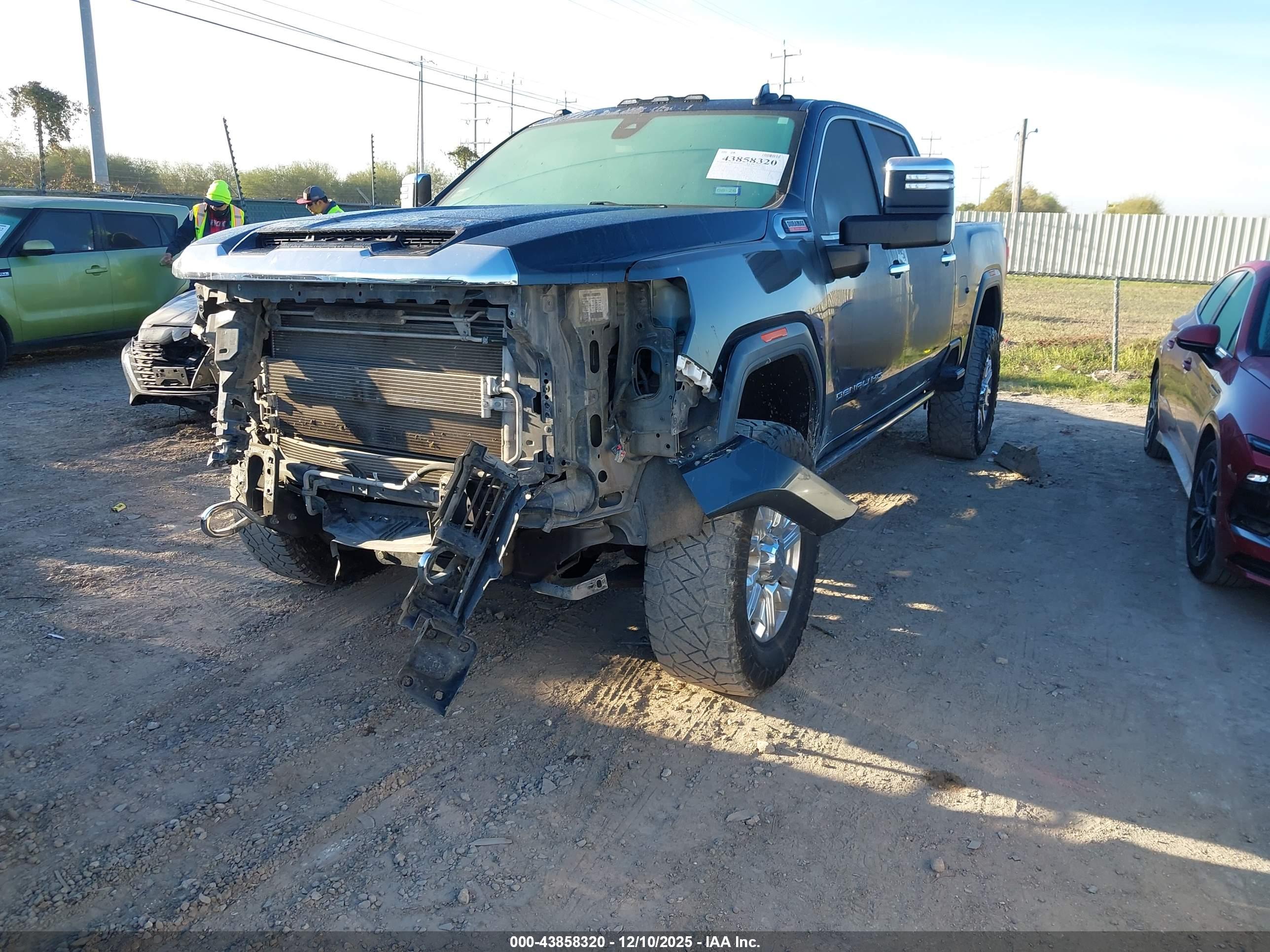 GMC SIERRA image 2