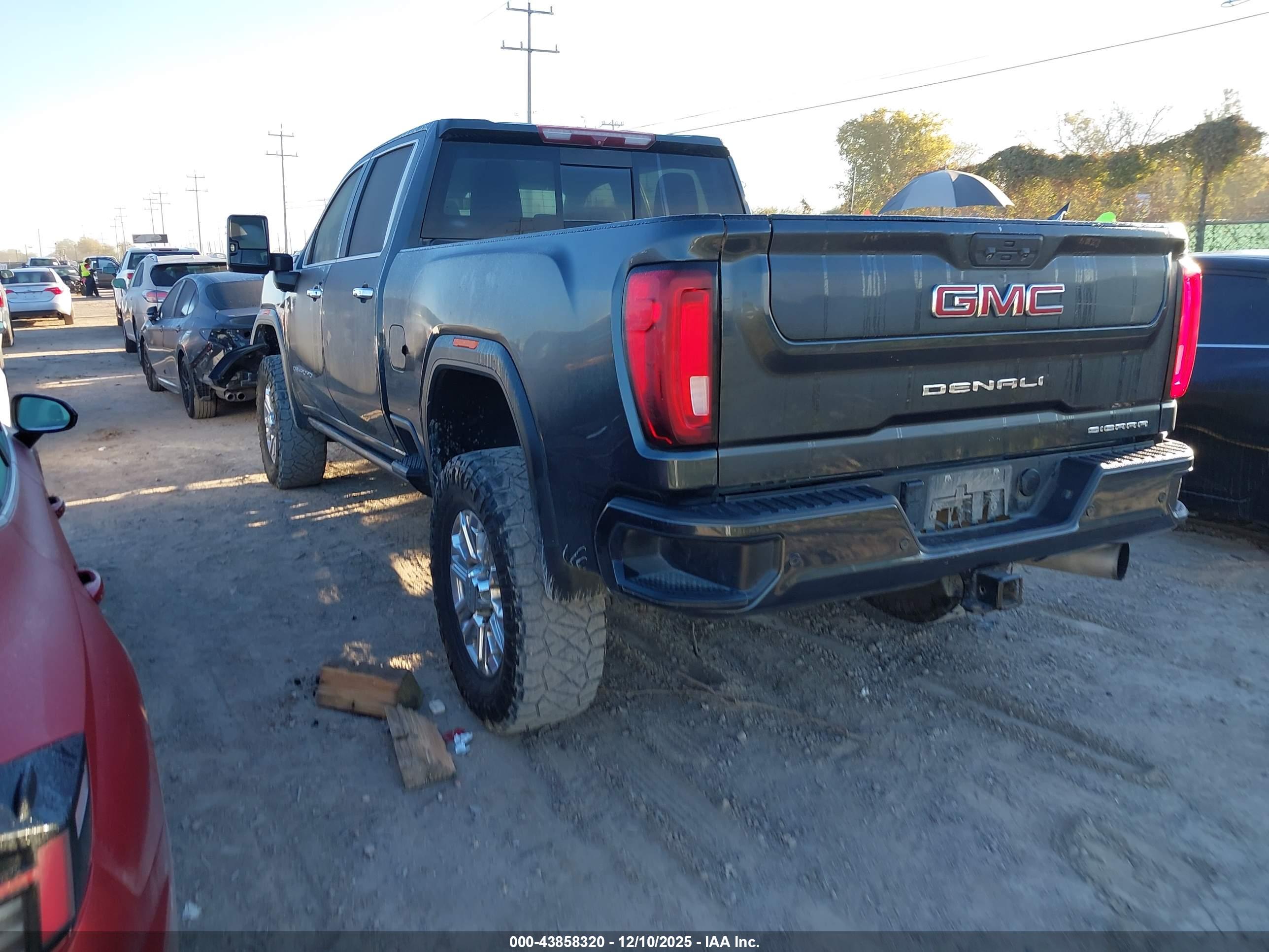 GMC SIERRA image 3