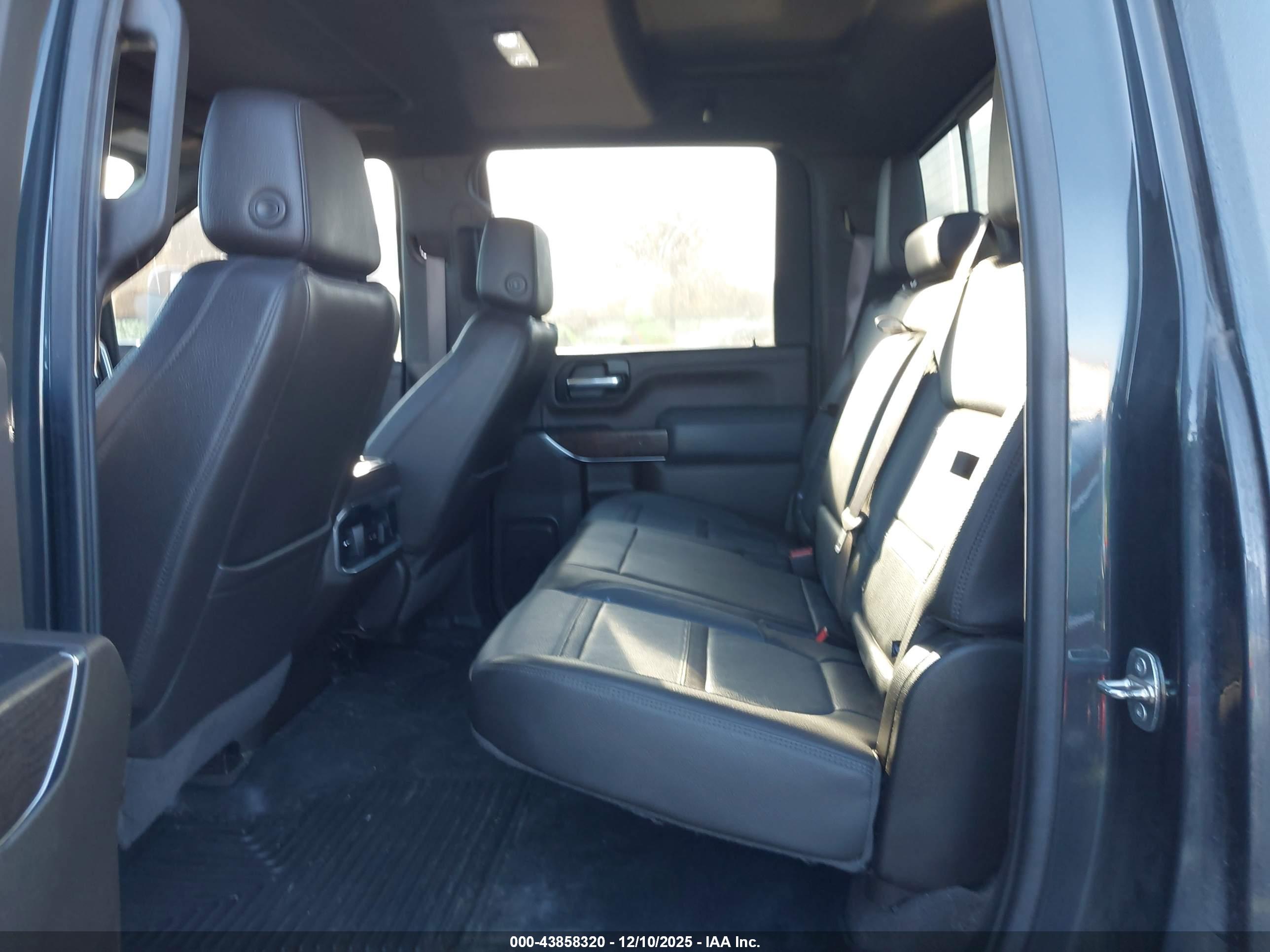 GMC SIERRA image 7