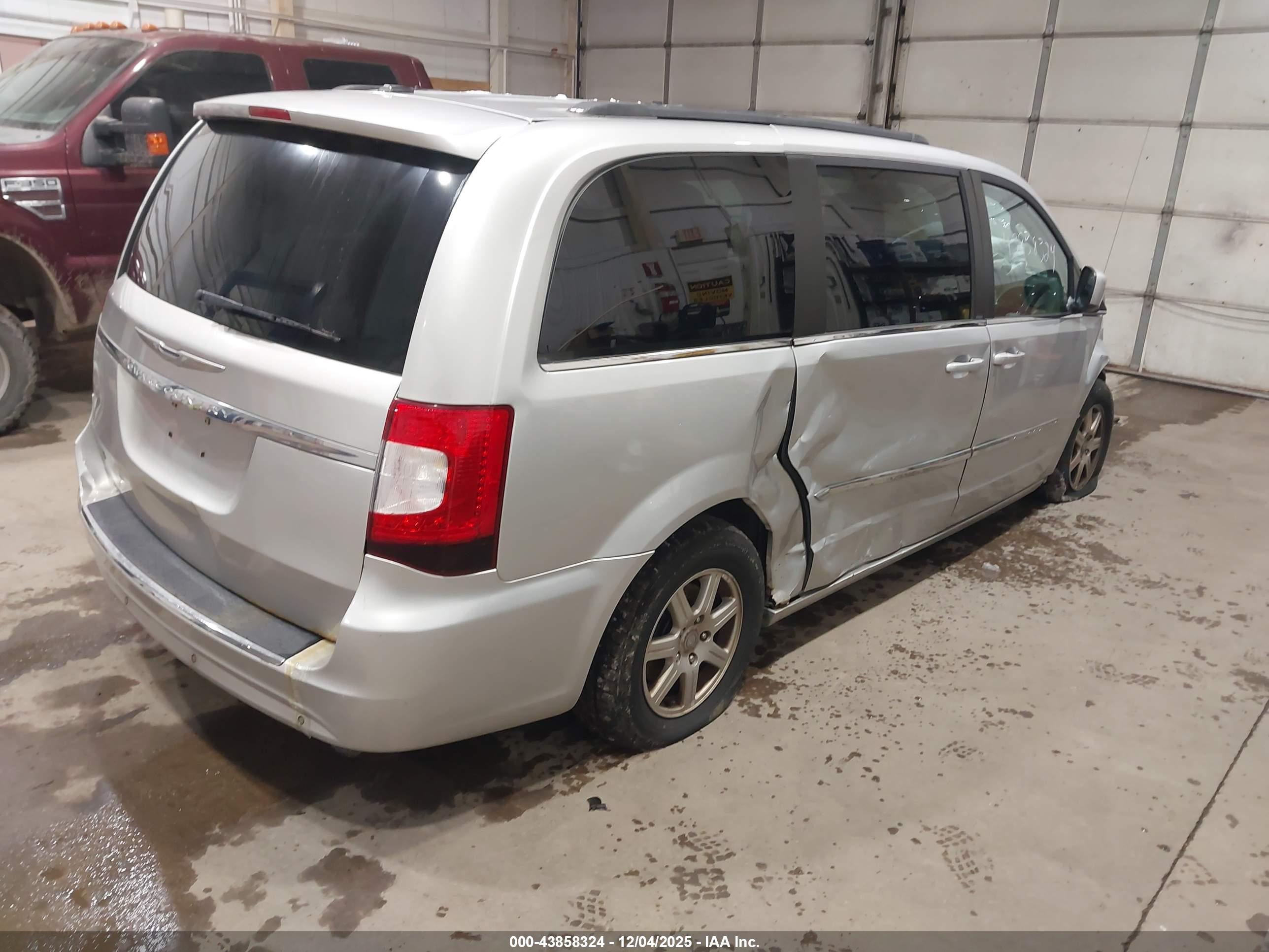 CHRYSLER TOWN image 4