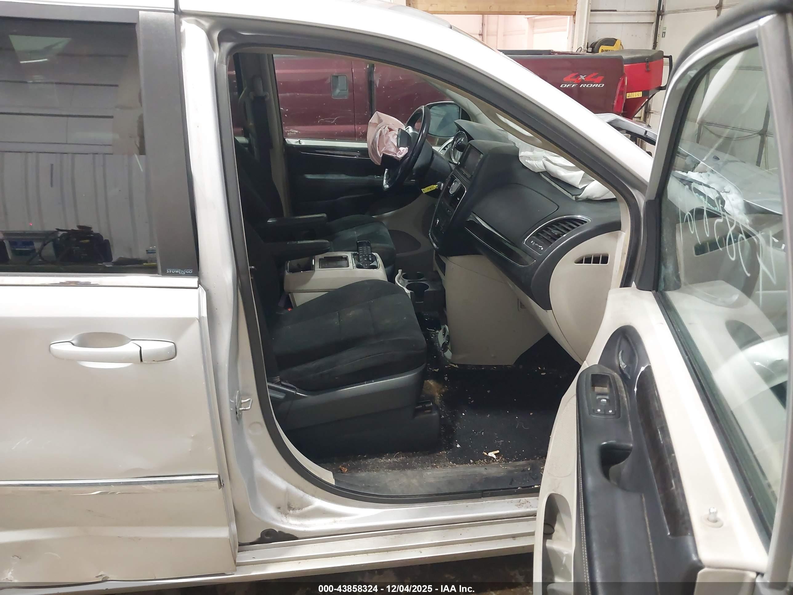 CHRYSLER TOWN image 5