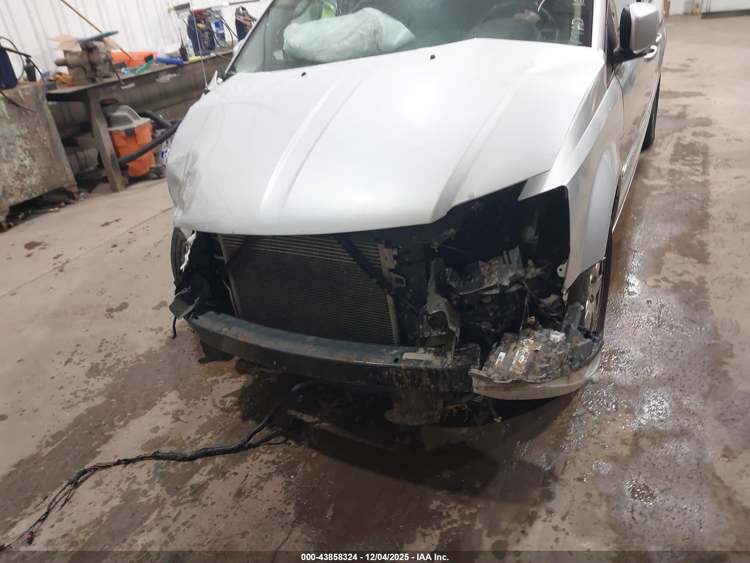 CHRYSLER TOWN image 6