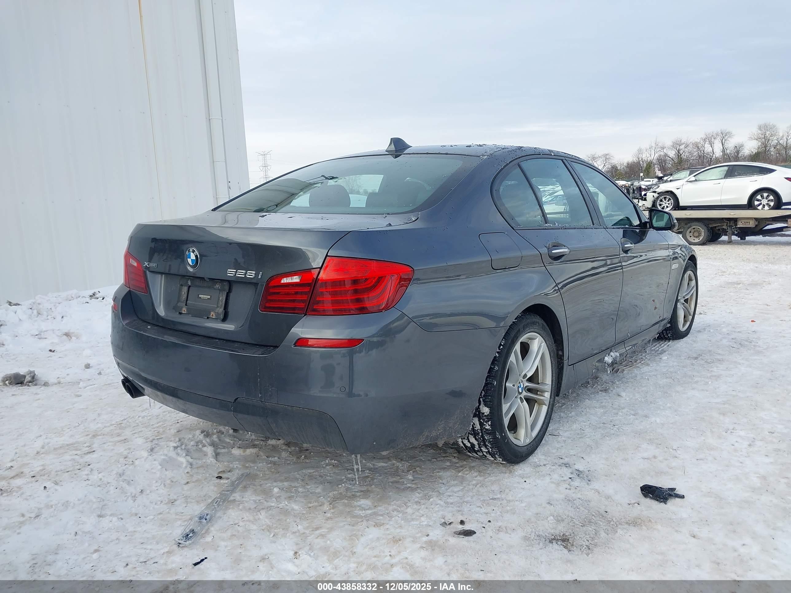 BMW 528I image 4