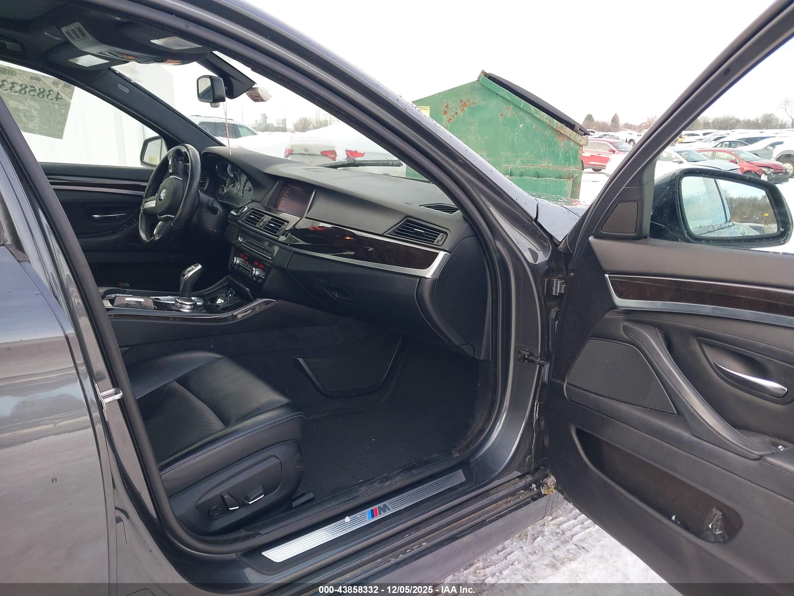 BMW 528I image 5