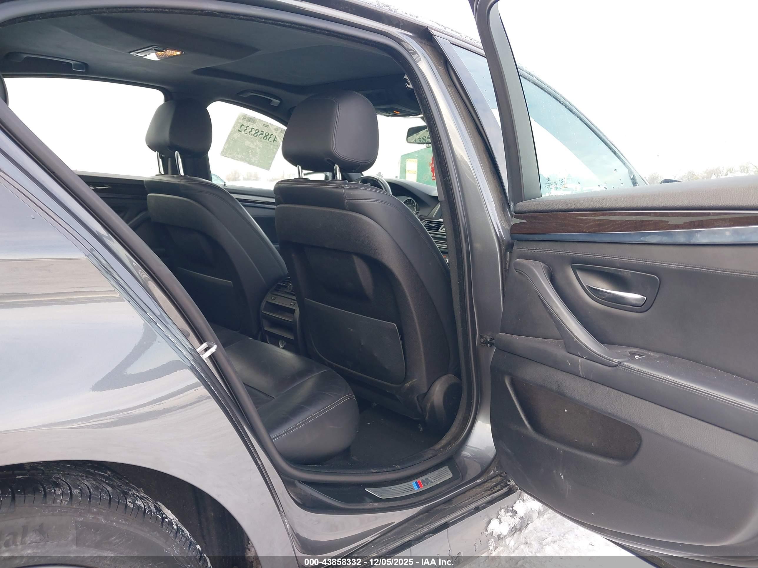 BMW 528I image 8