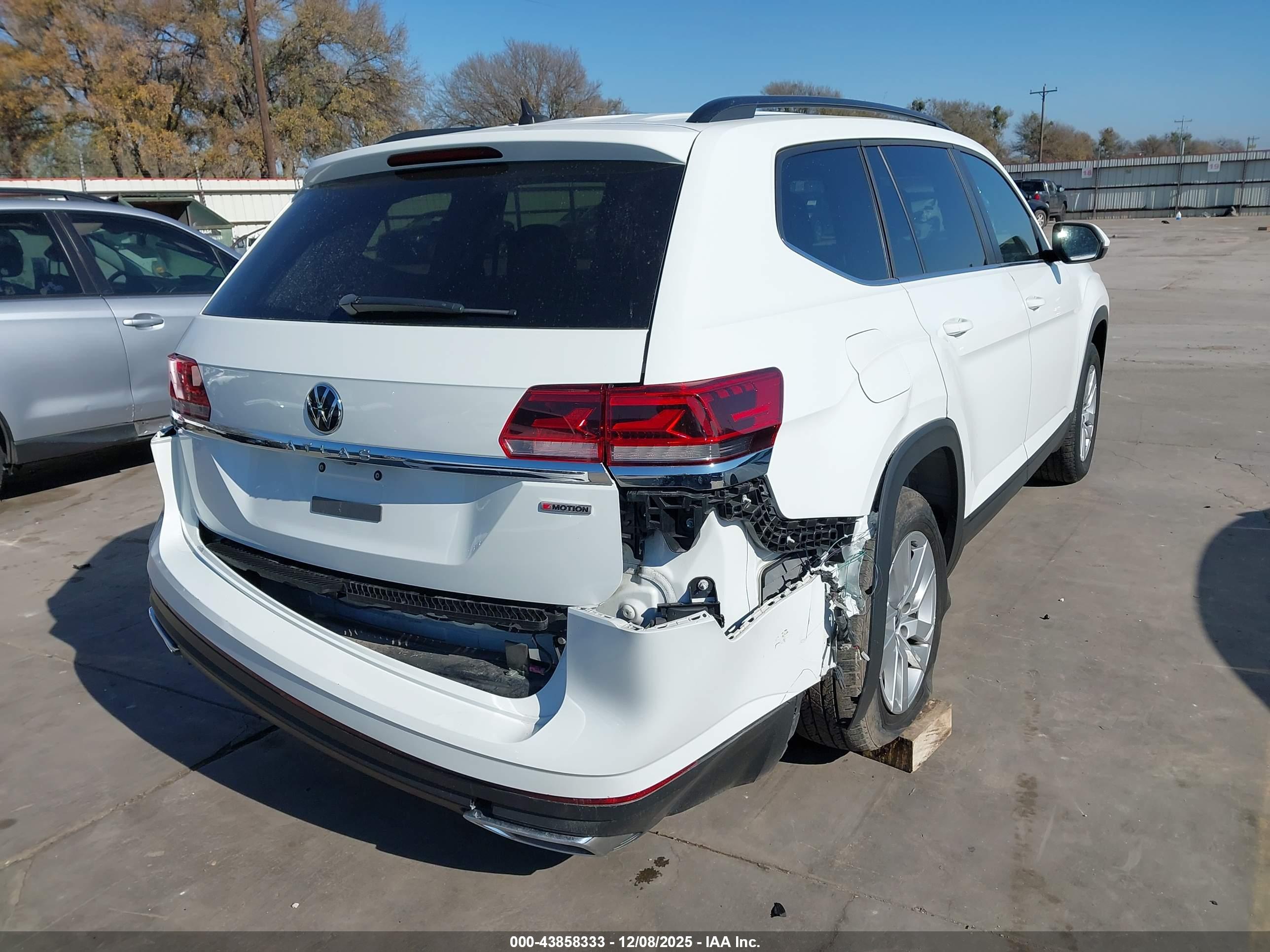 VOLKSWAGEN ATLAS image 4