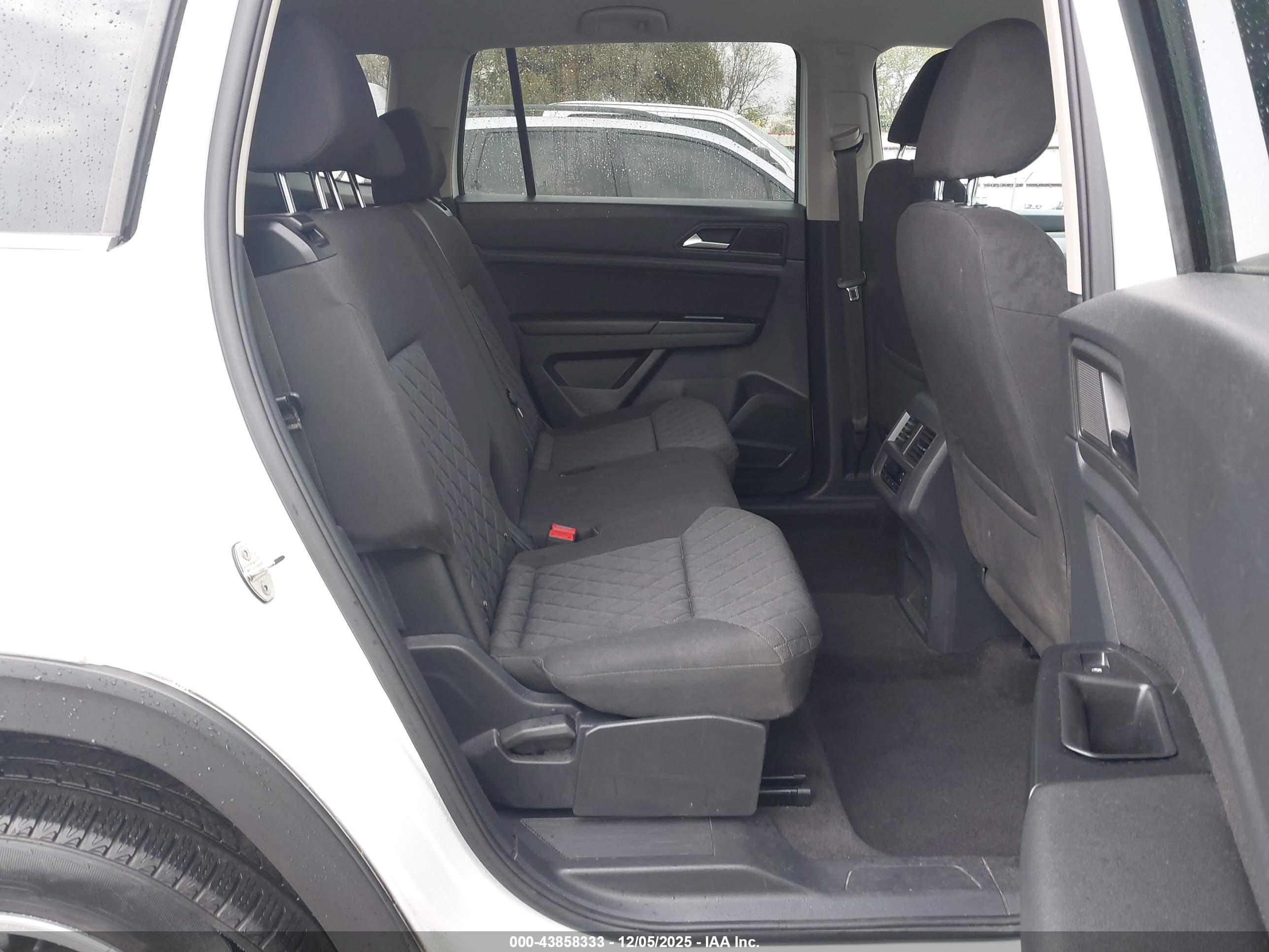 VOLKSWAGEN ATLAS image 8