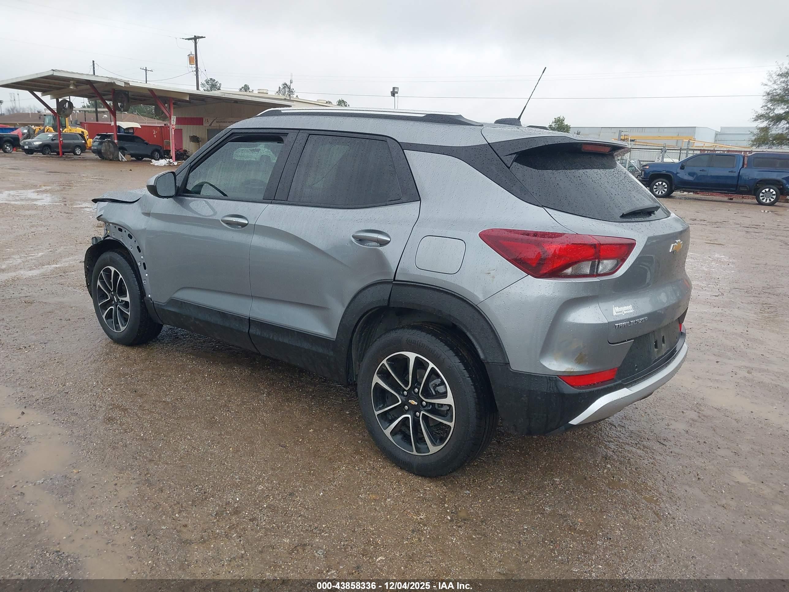 CHEVROLET TRAILBLAZER image 3