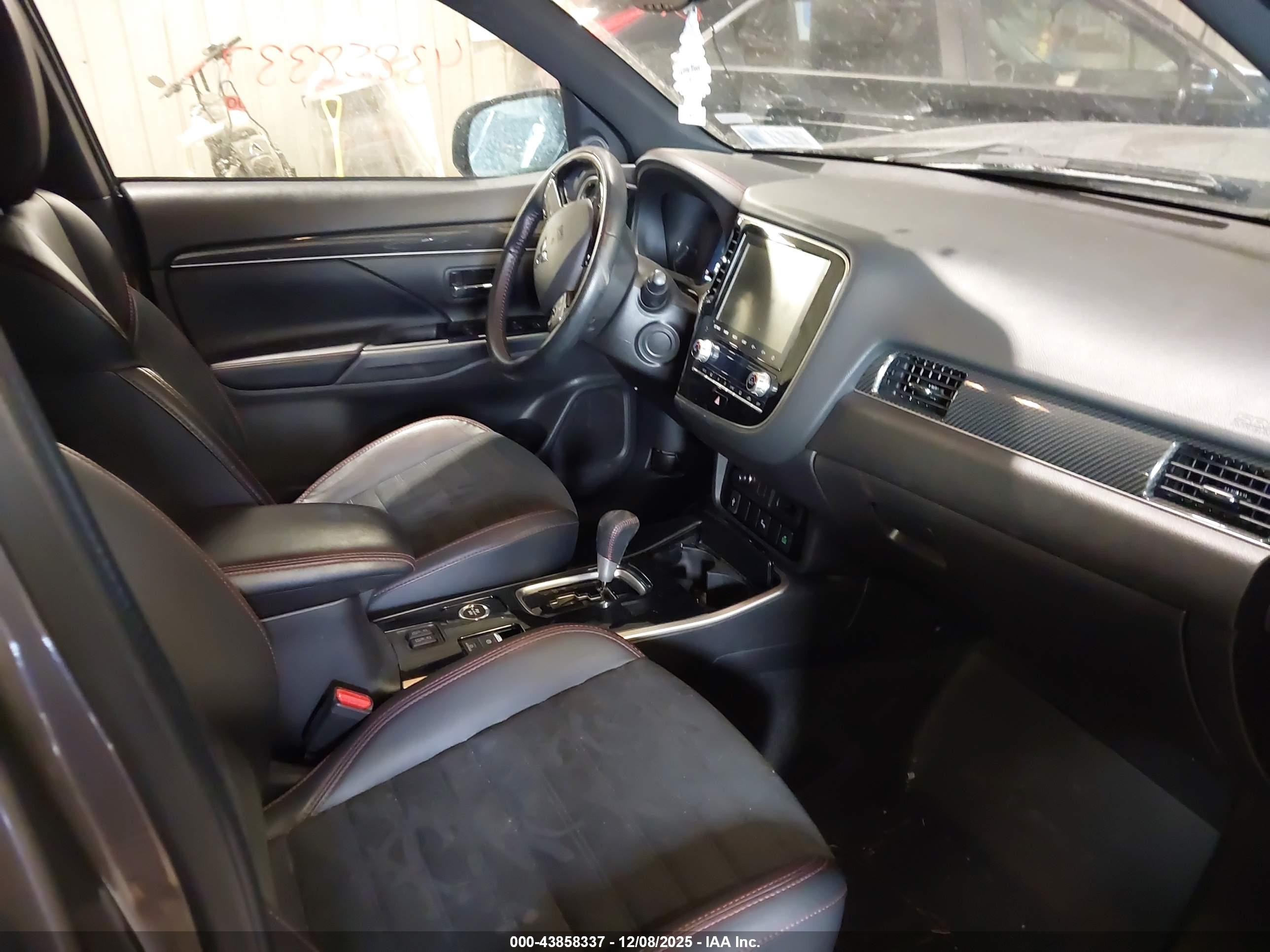 MITSUBISHI OUTLANDER image 5