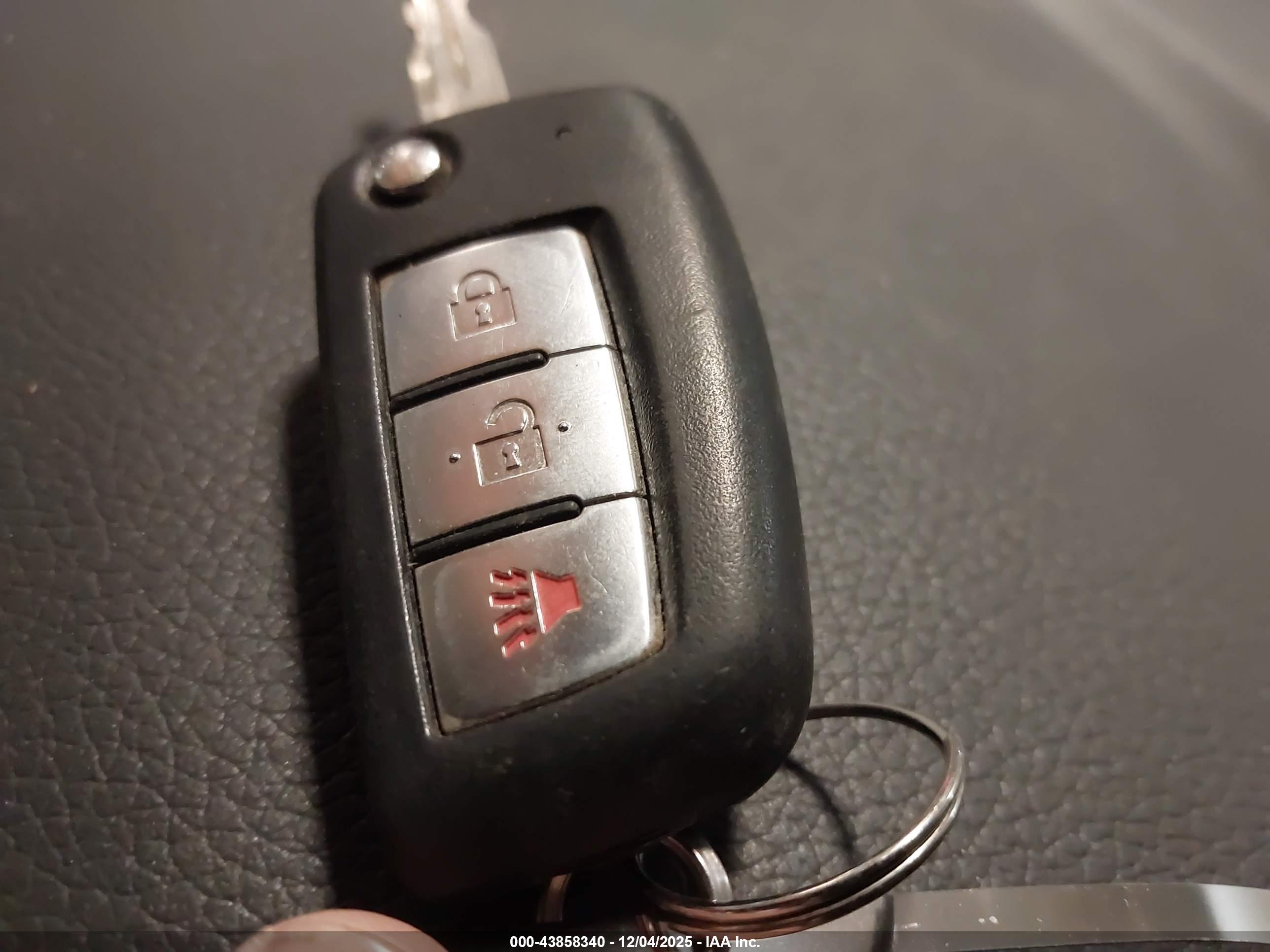 NISSAN ROGUE image 11