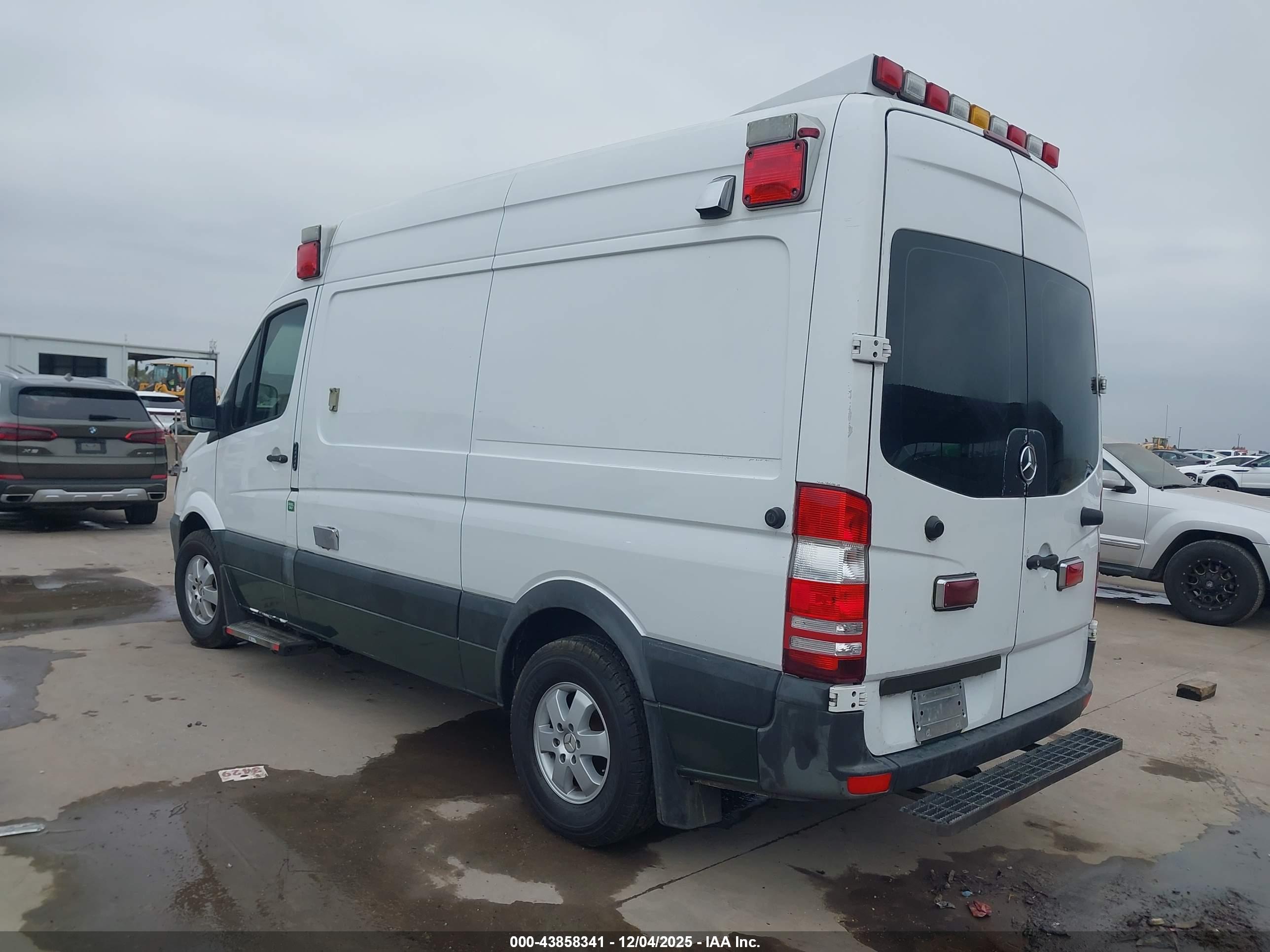 MERCEDES-BENZ SPRINTER image 3