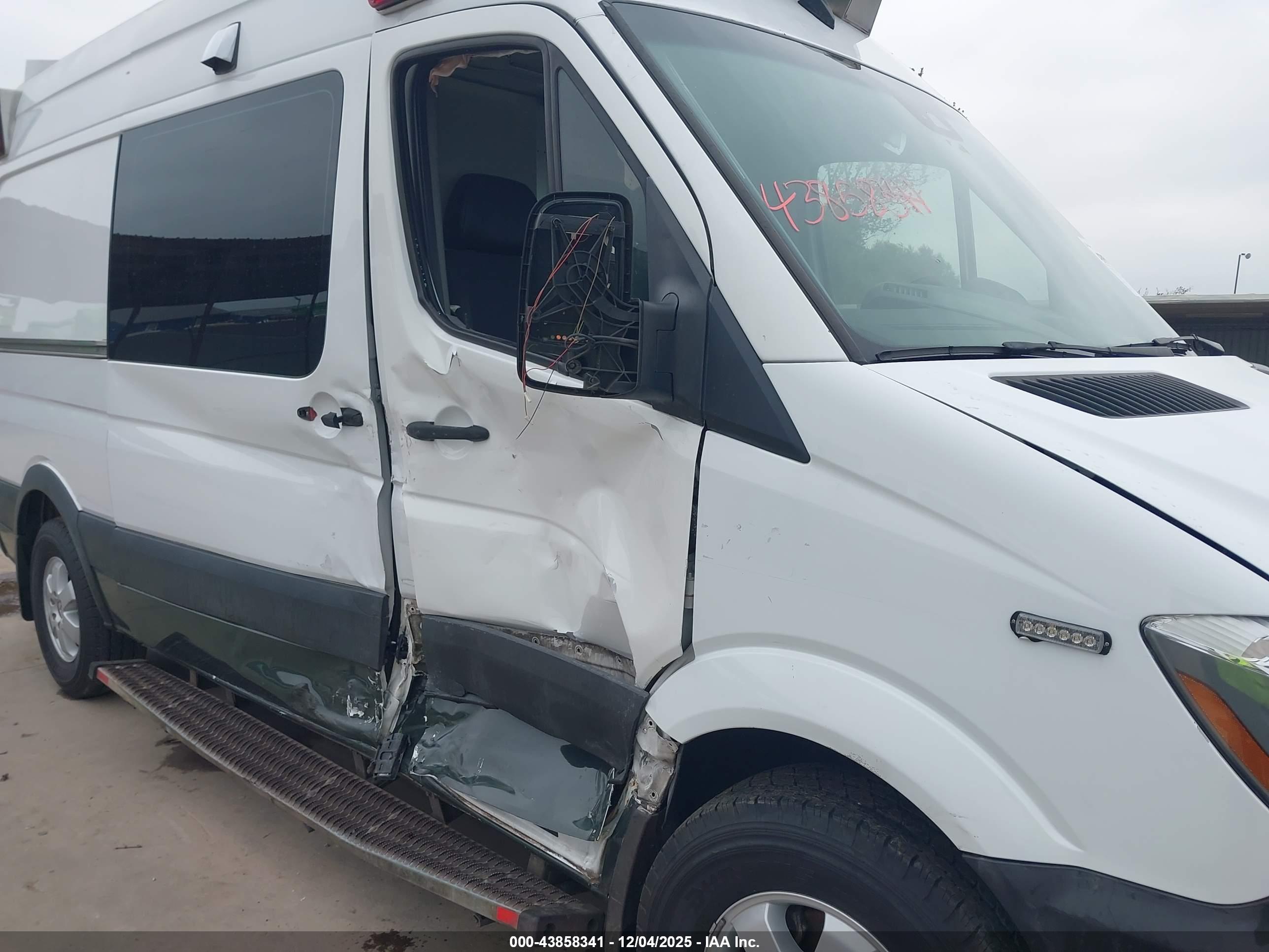 MERCEDES-BENZ SPRINTER image 6