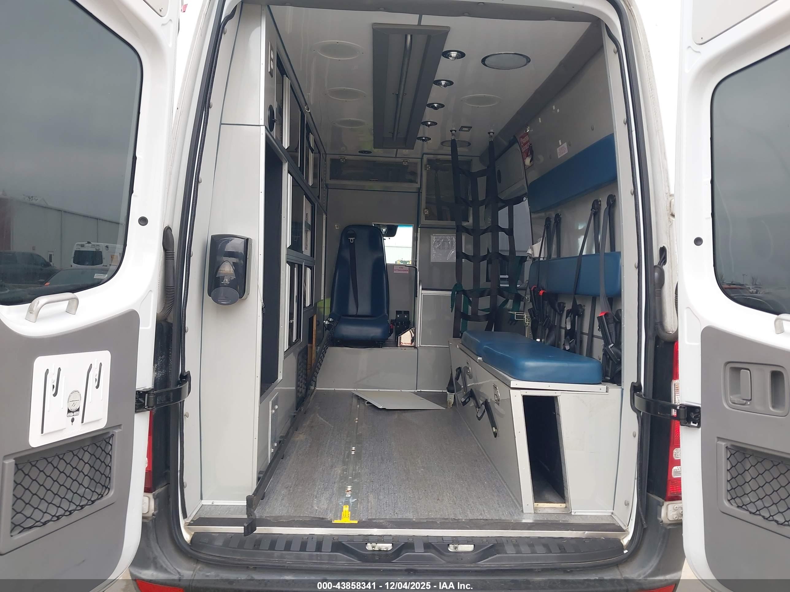 MERCEDES-BENZ SPRINTER image 8