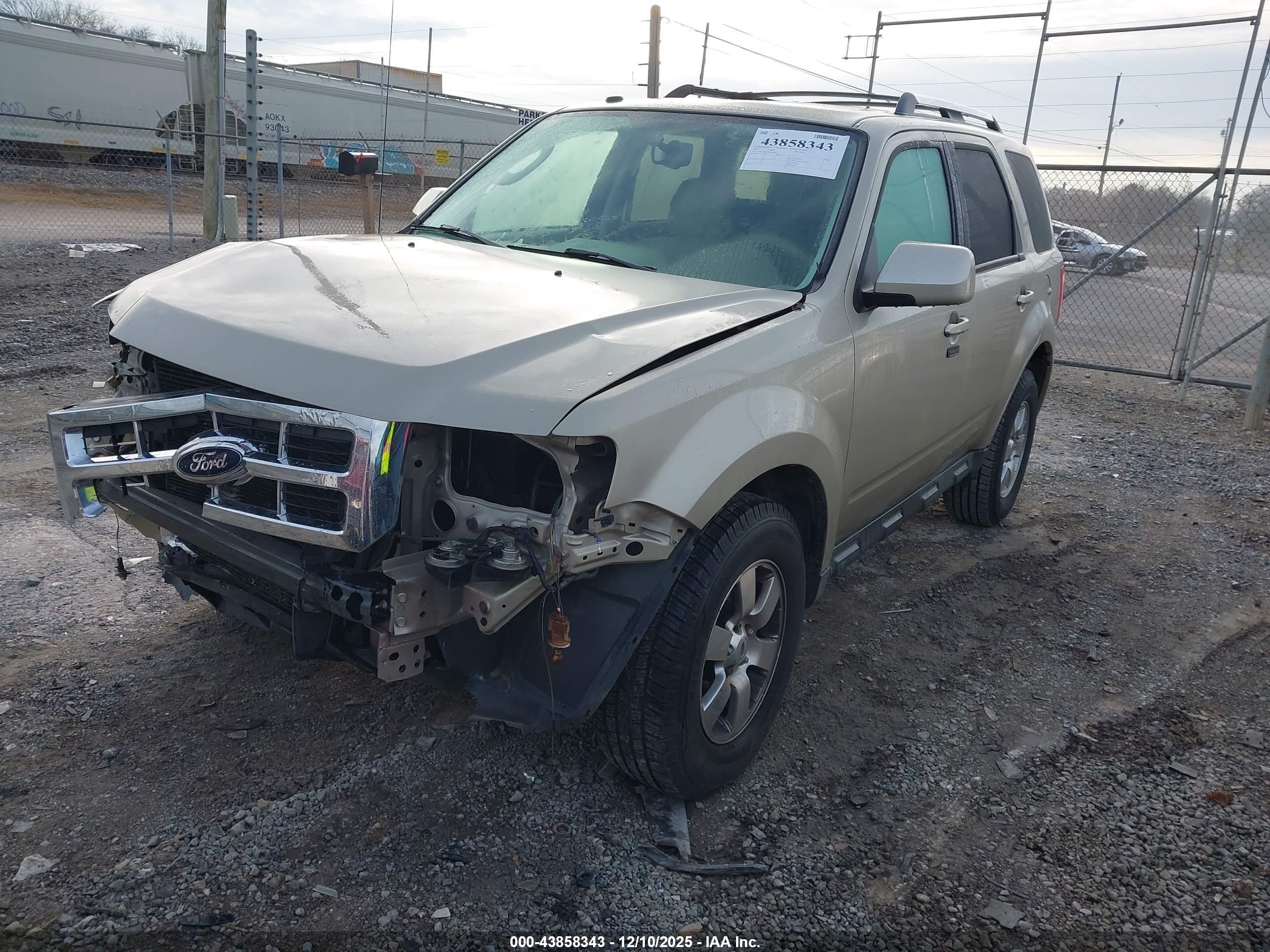 FORD ESCAPE image 2