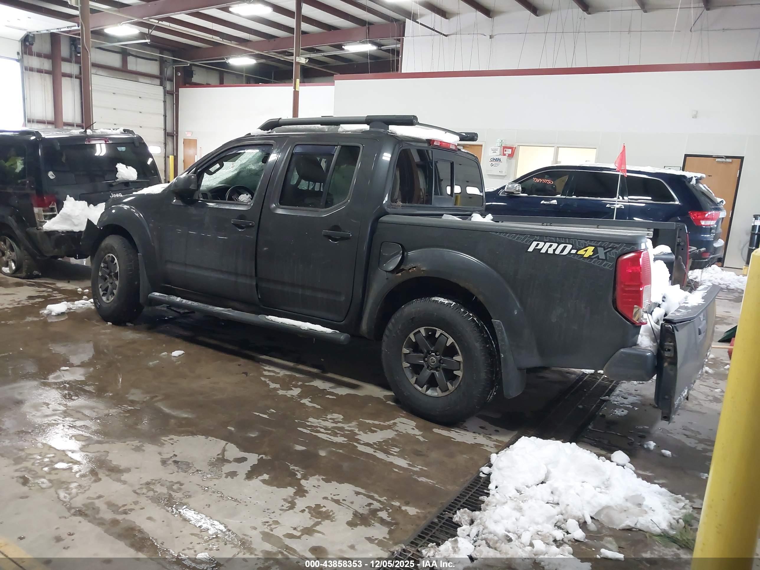 NISSAN FRONTIER image 3