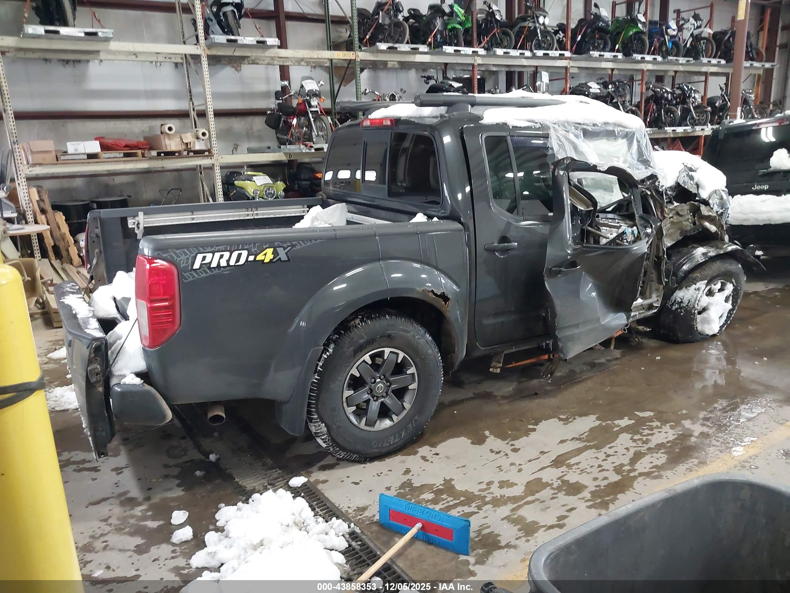 NISSAN FRONTIER image 4