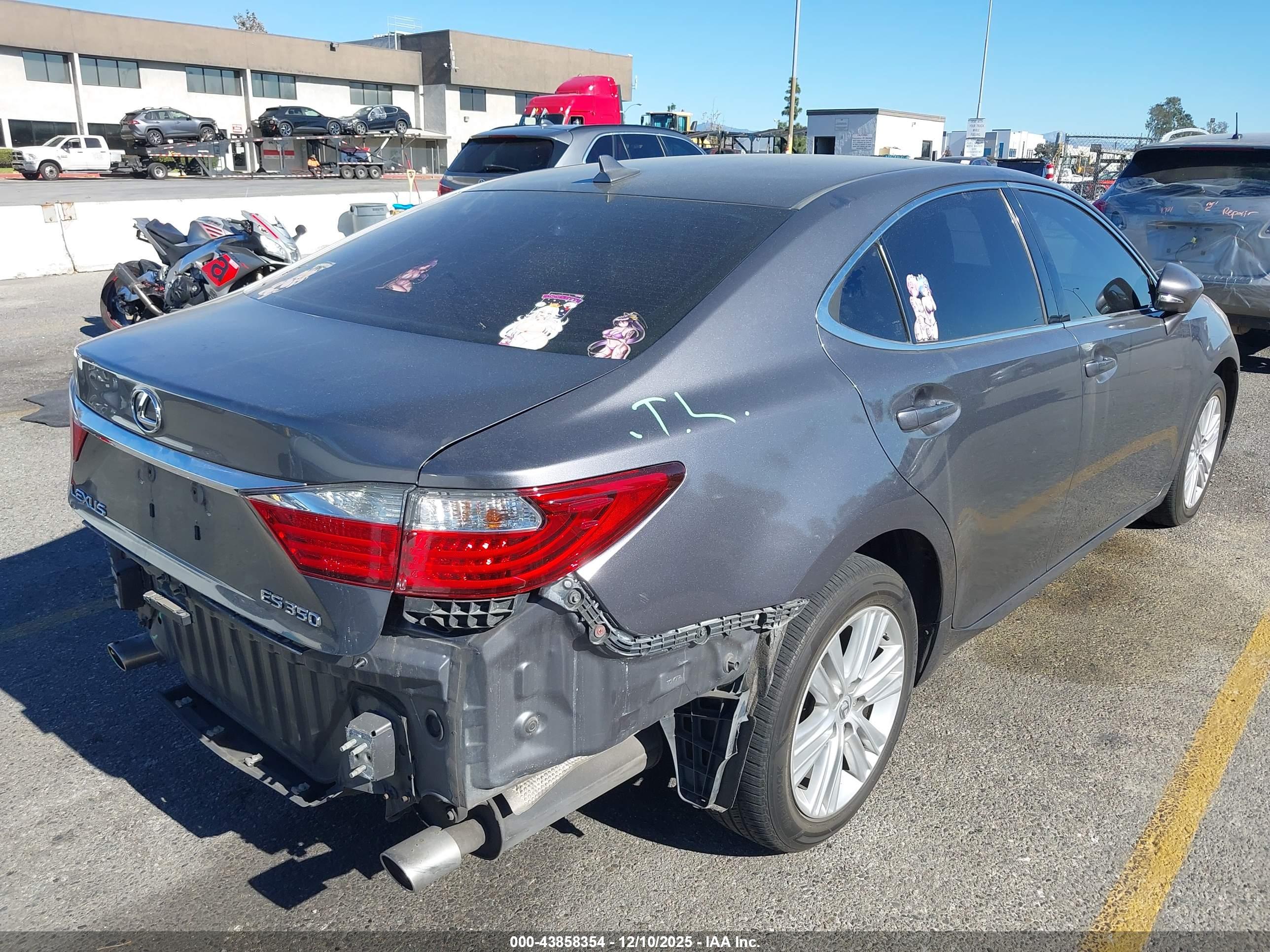 LEXUS ES image 4