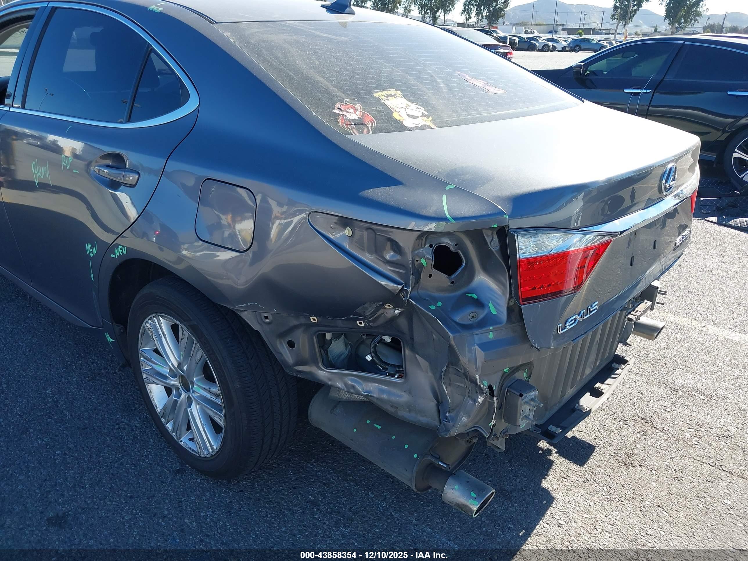 LEXUS ES image 6