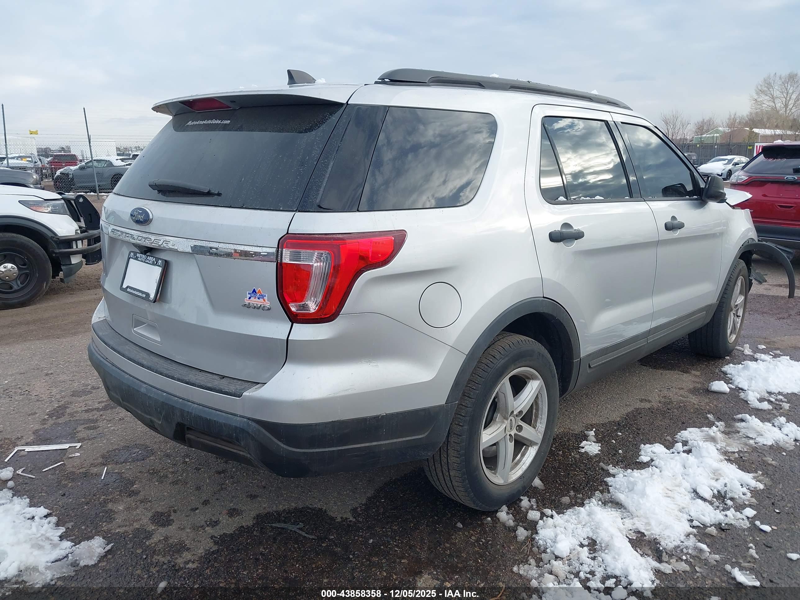 FORD EXPLORER image 4
