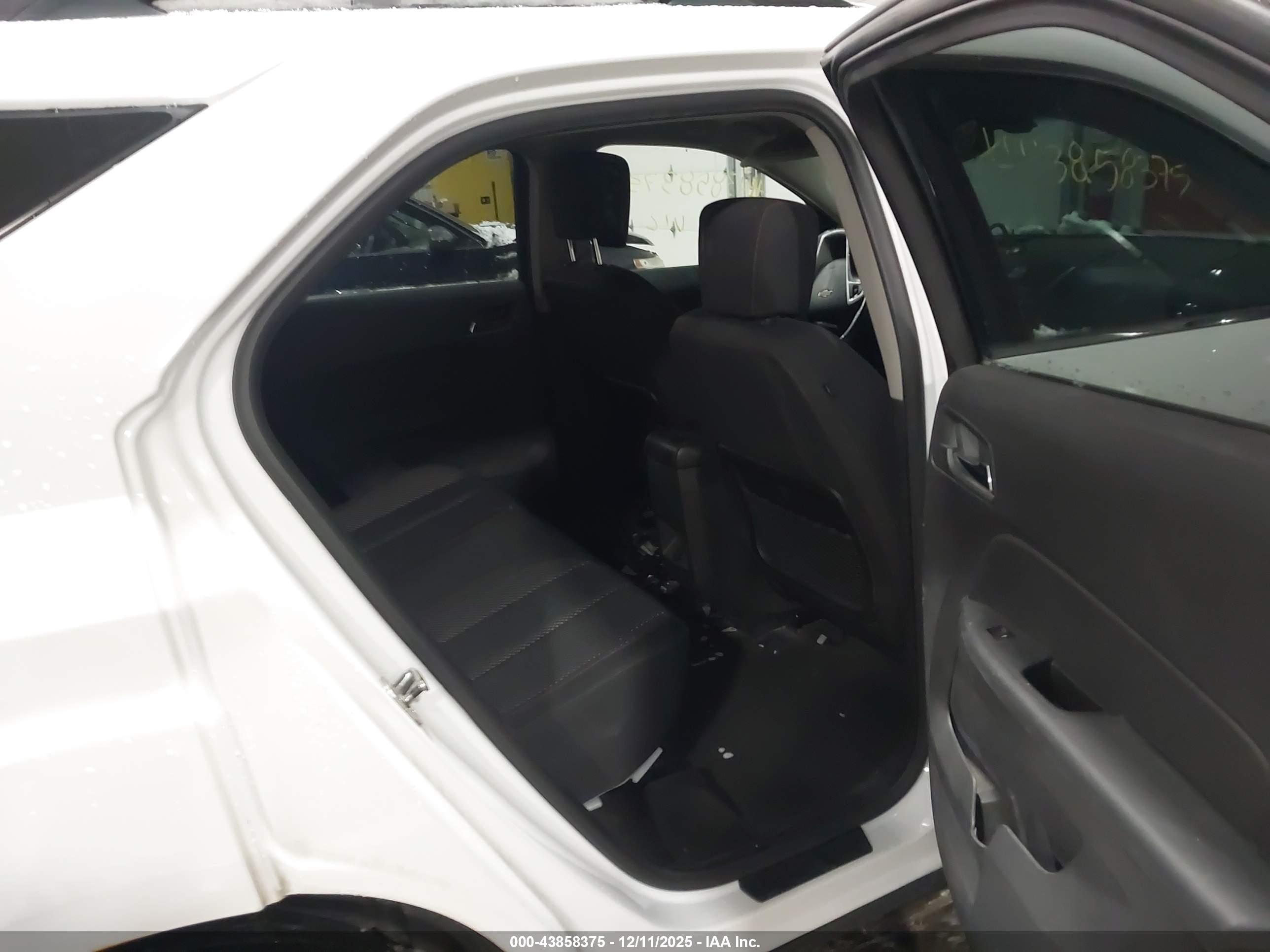 CHEVROLET EQUINOX image 8