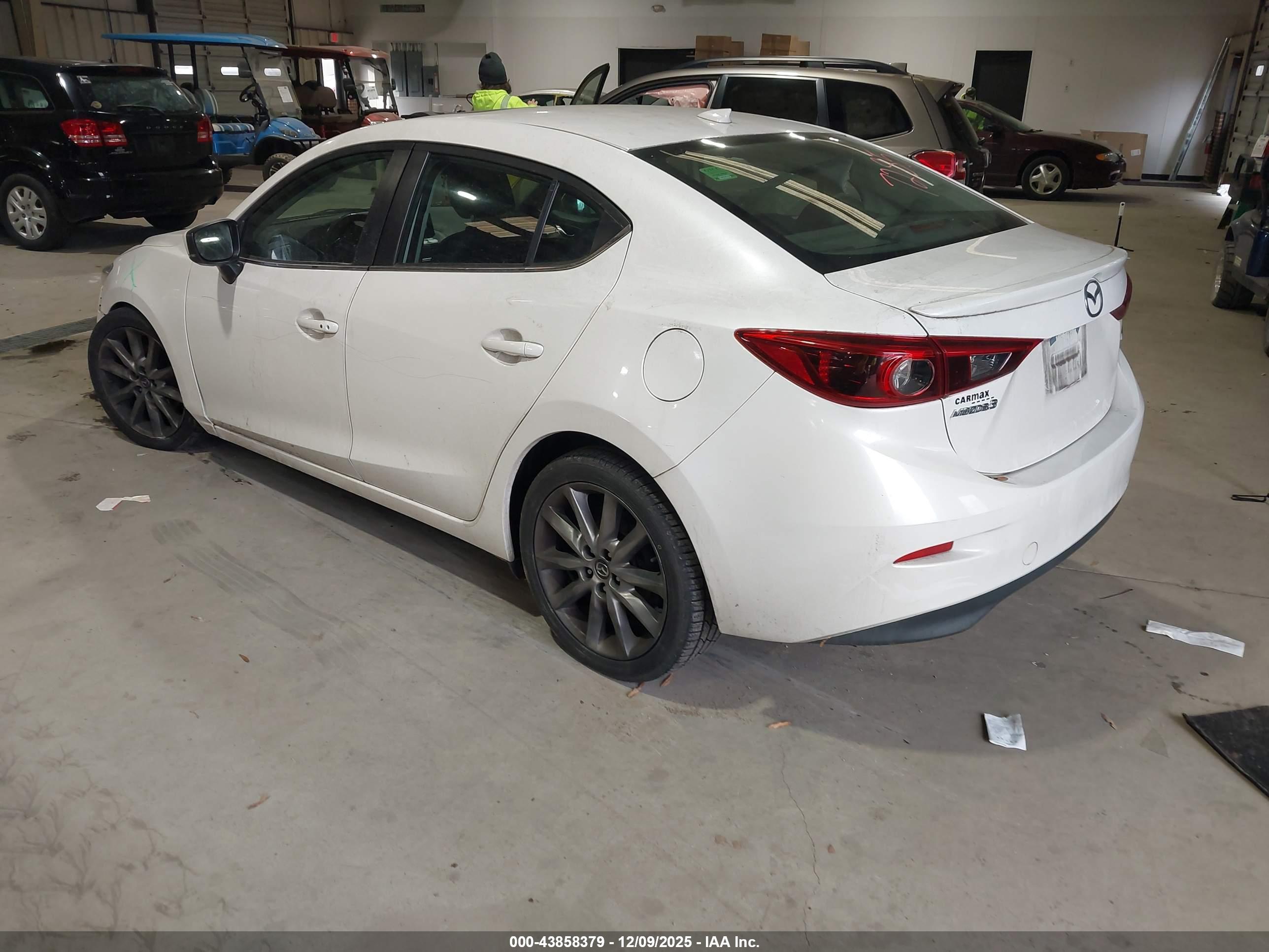 MAZDA MAZDA3 image 3