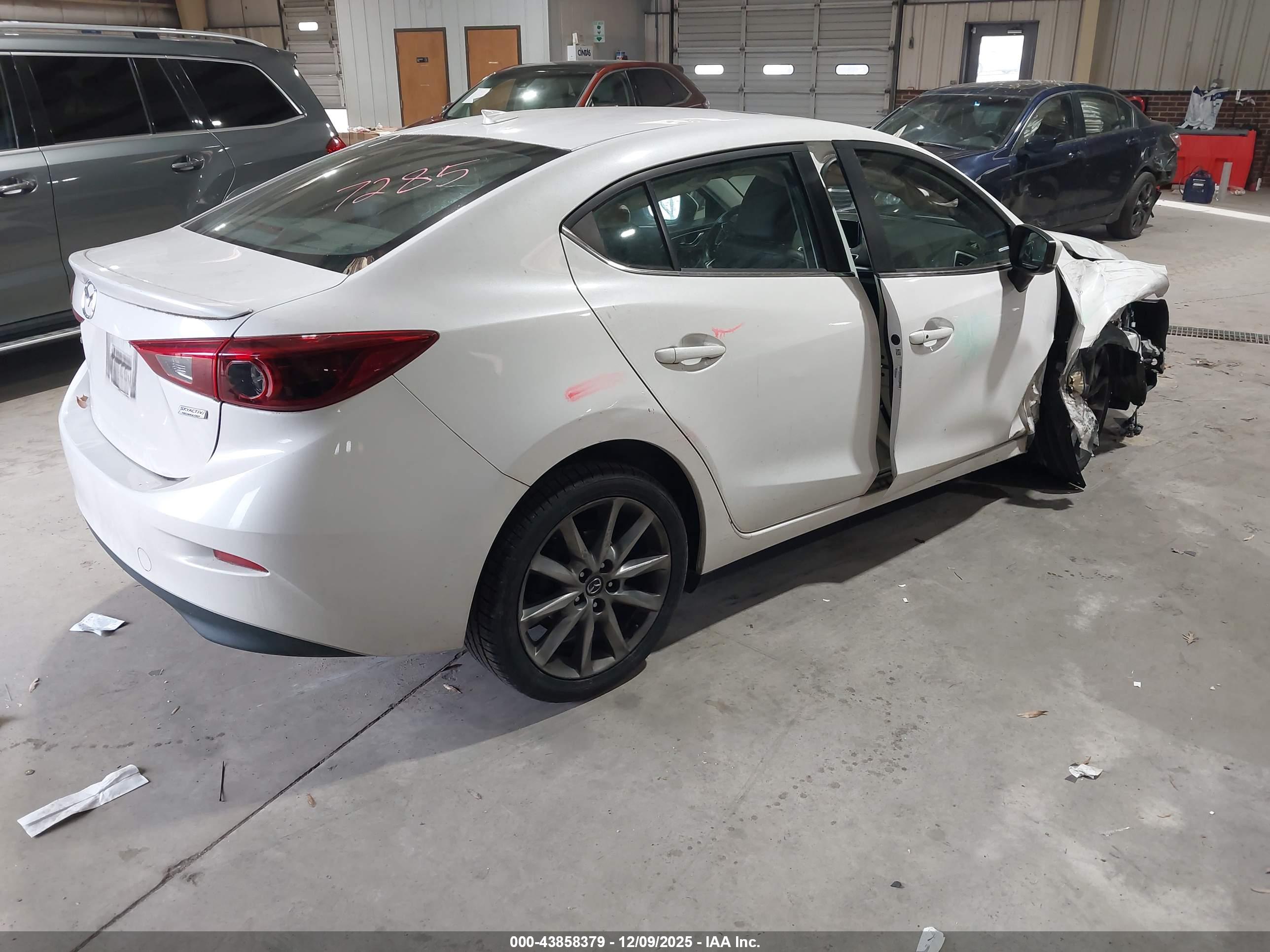 MAZDA MAZDA3 image 4