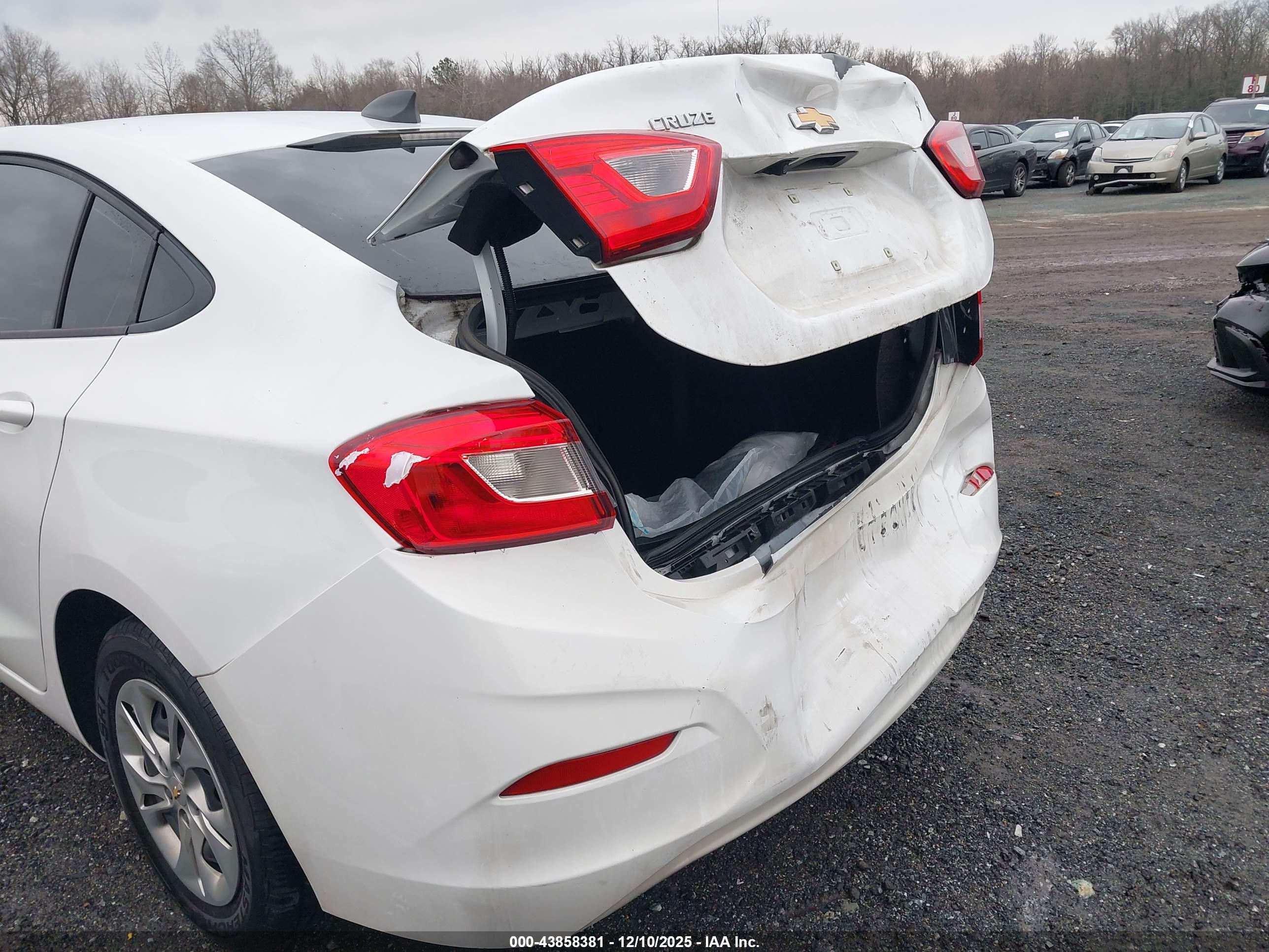 CHEVROLET CRUZE image 6