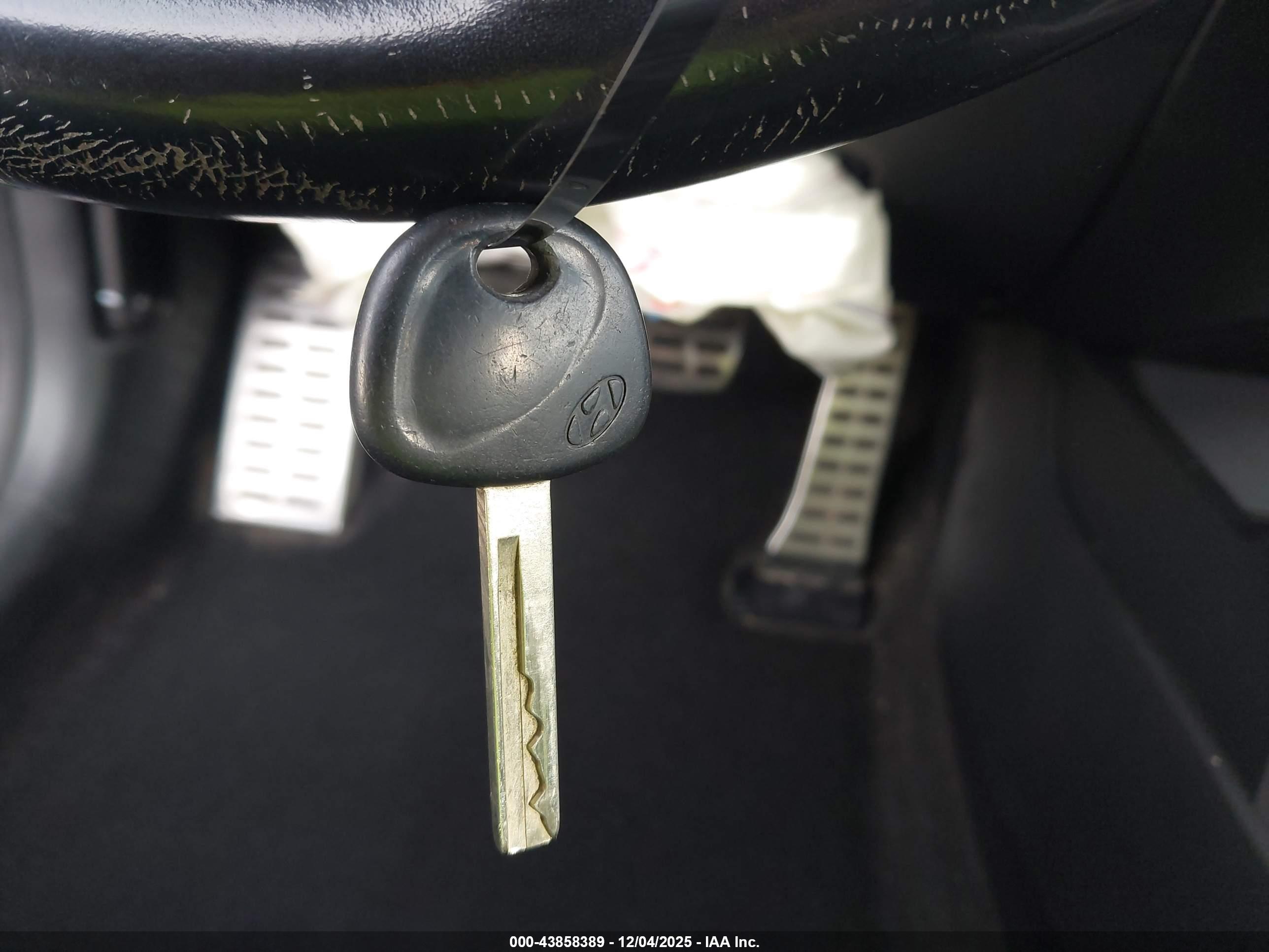 HYUNDAI ELANTRA image 11