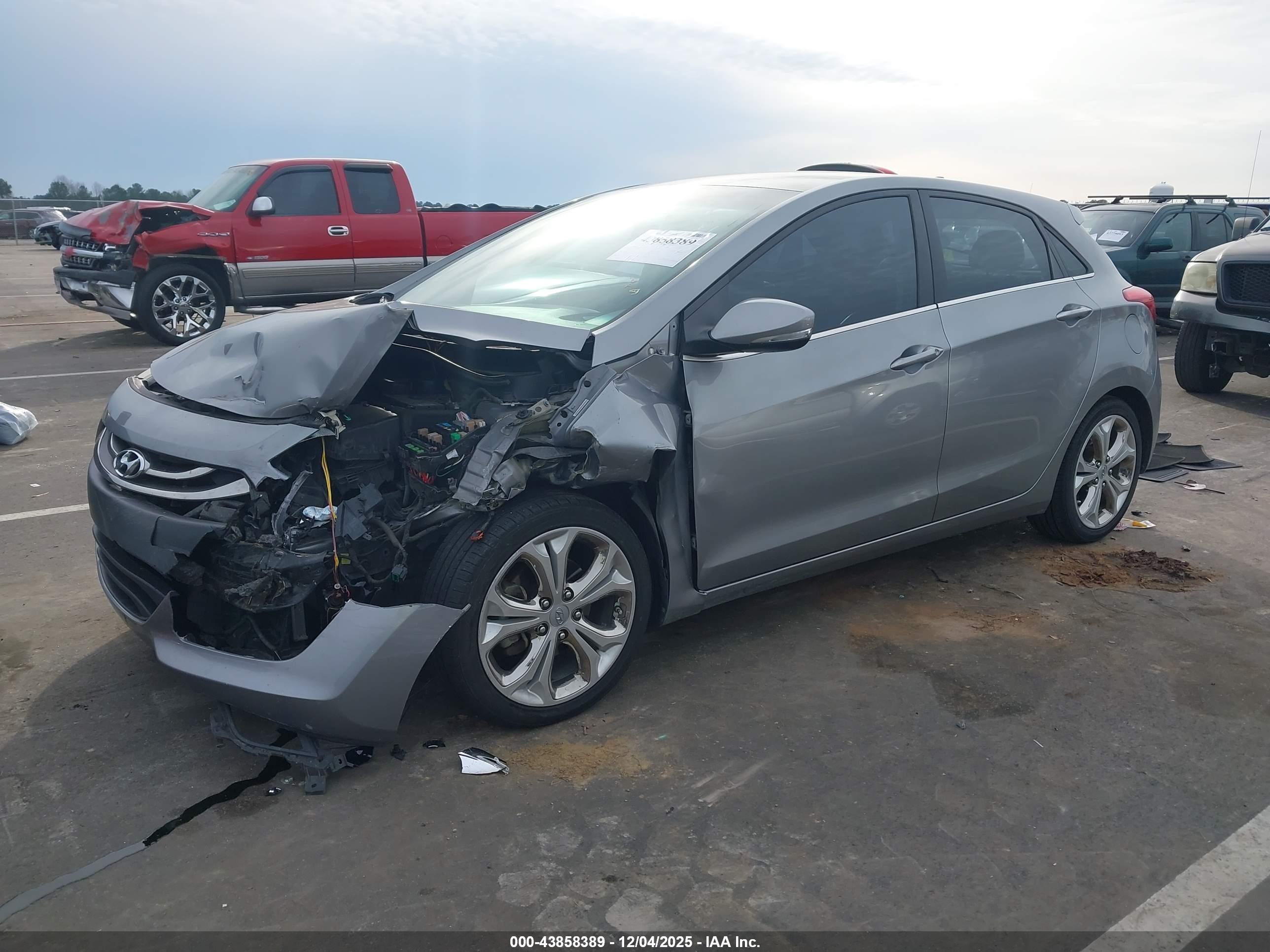 HYUNDAI ELANTRA image 2