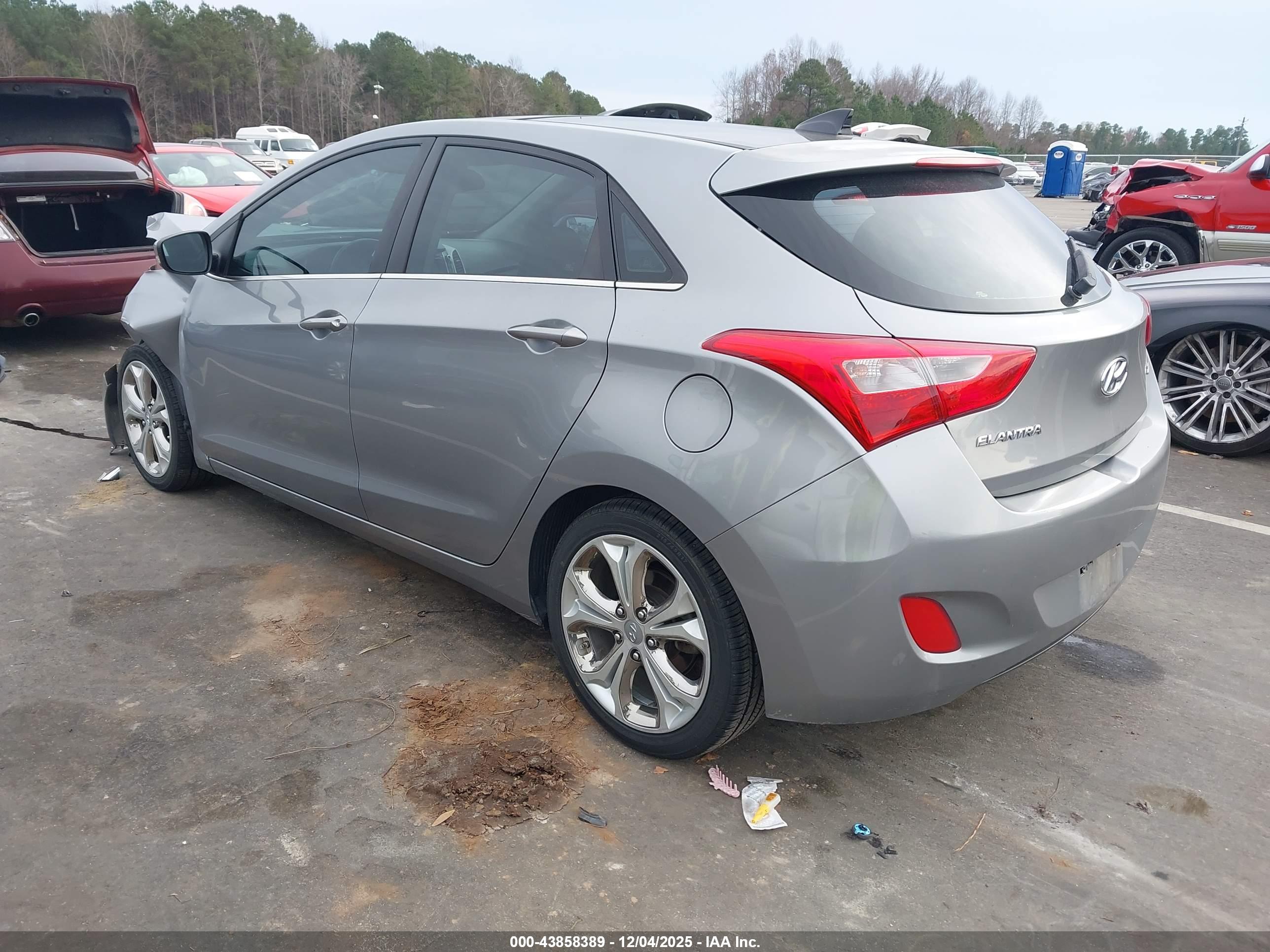HYUNDAI ELANTRA image 3