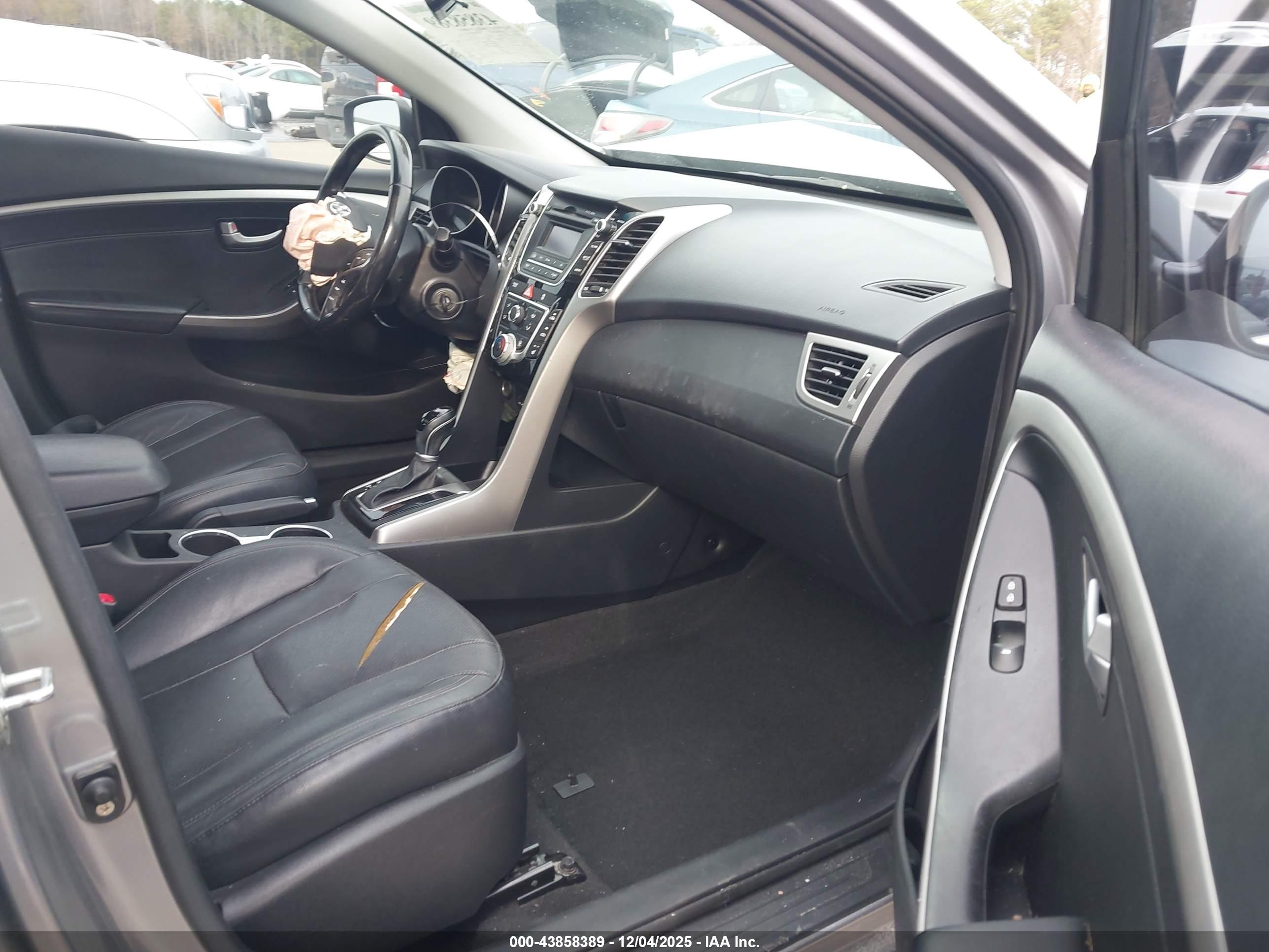 HYUNDAI ELANTRA image 5