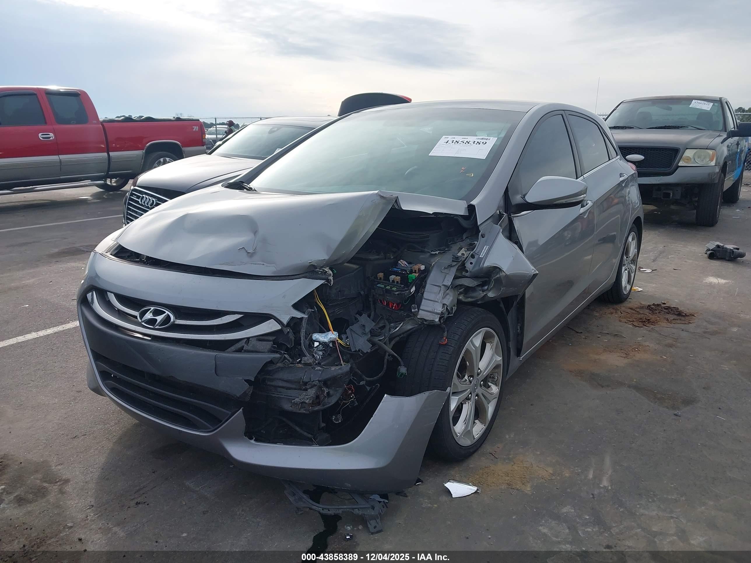 HYUNDAI ELANTRA image 6